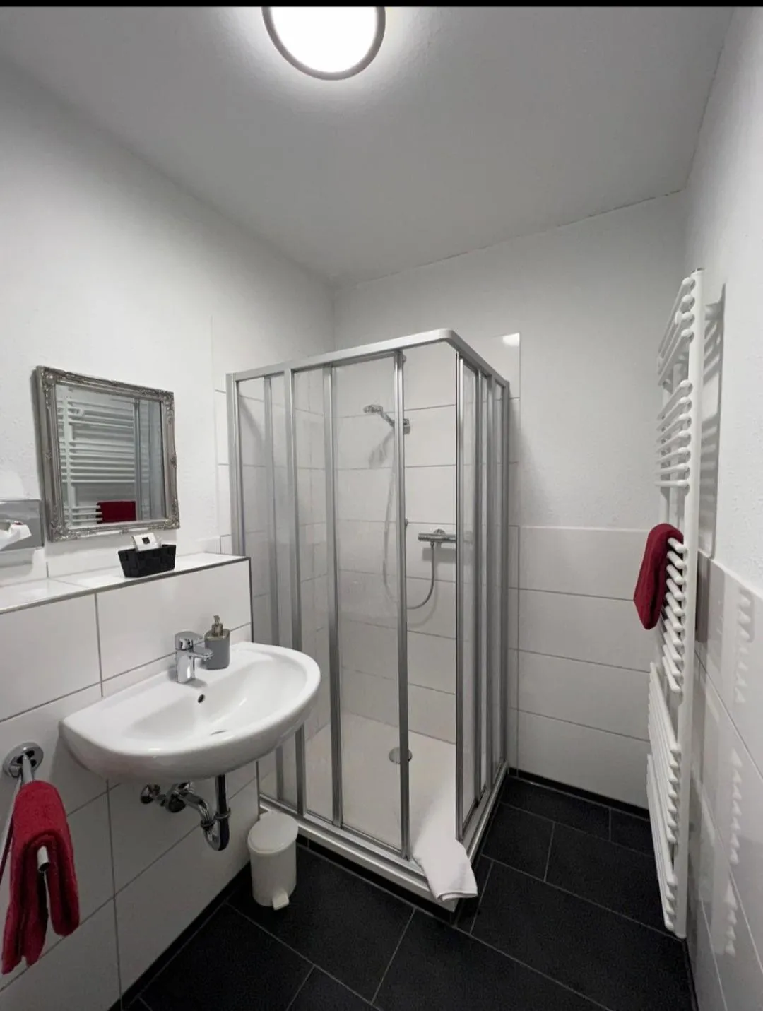 Bathroom in Hotel Columbus und Glamping