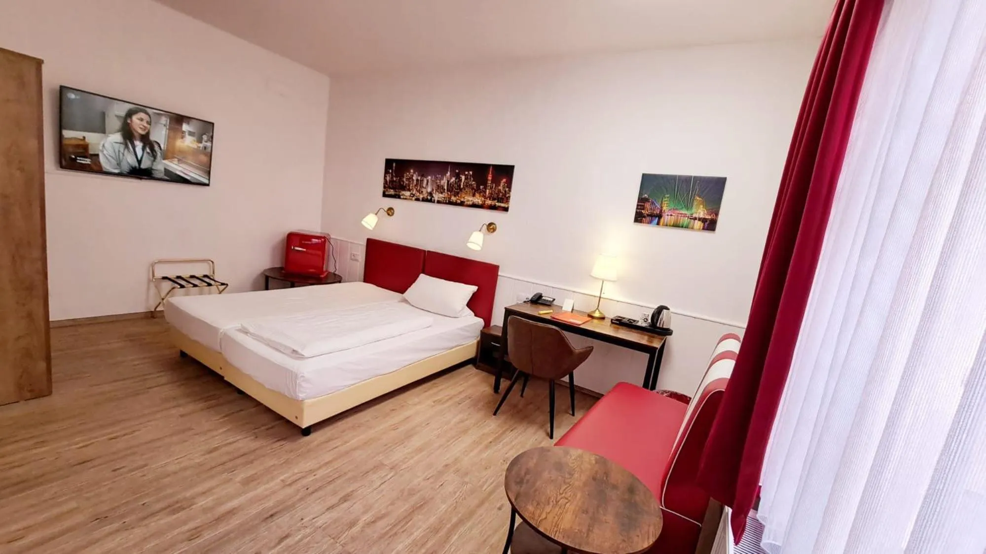 Photo of the whole room, Bed in Hotel Columbus und Glamping