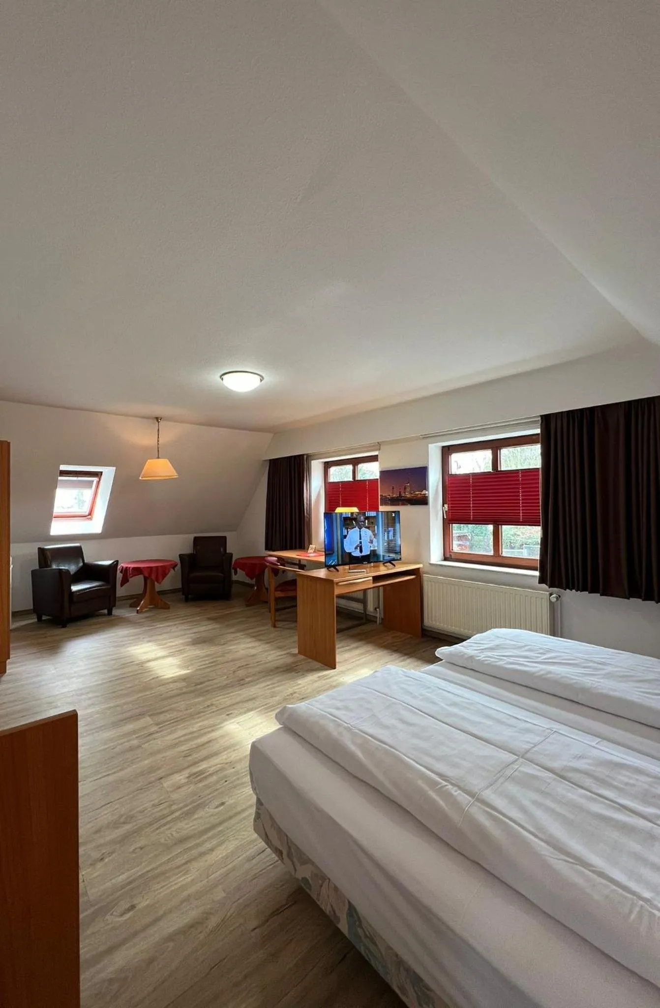 Photo of the whole room, Bed in Hotel Columbus und Glamping