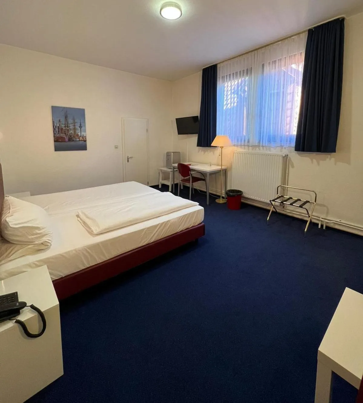 Photo of the whole room, Bed in Hotel Columbus und Glamping