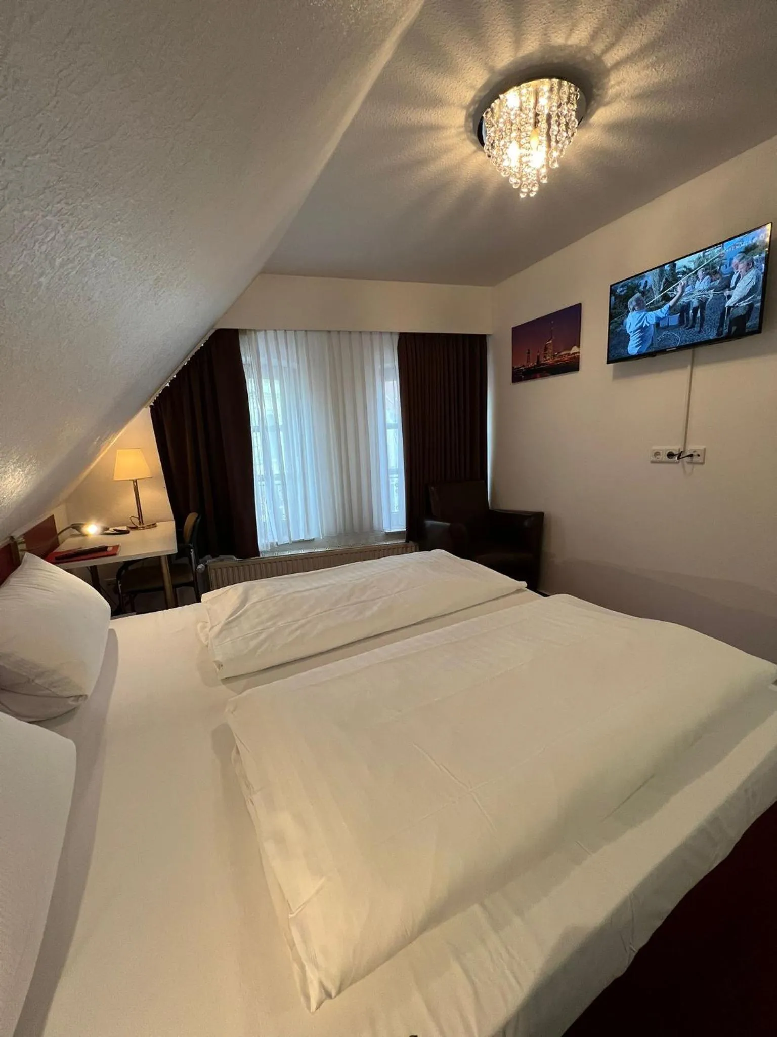 Photo of the whole room, Bed in Hotel Columbus und Glamping