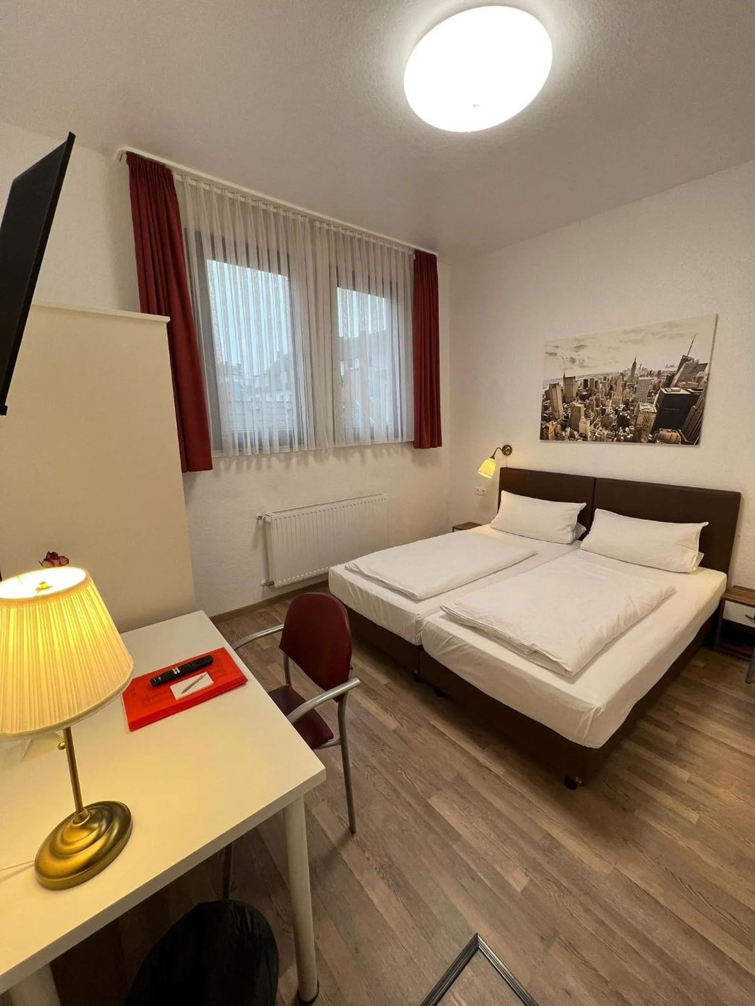 Photo of the whole room, Bed in Hotel Columbus und Glamping