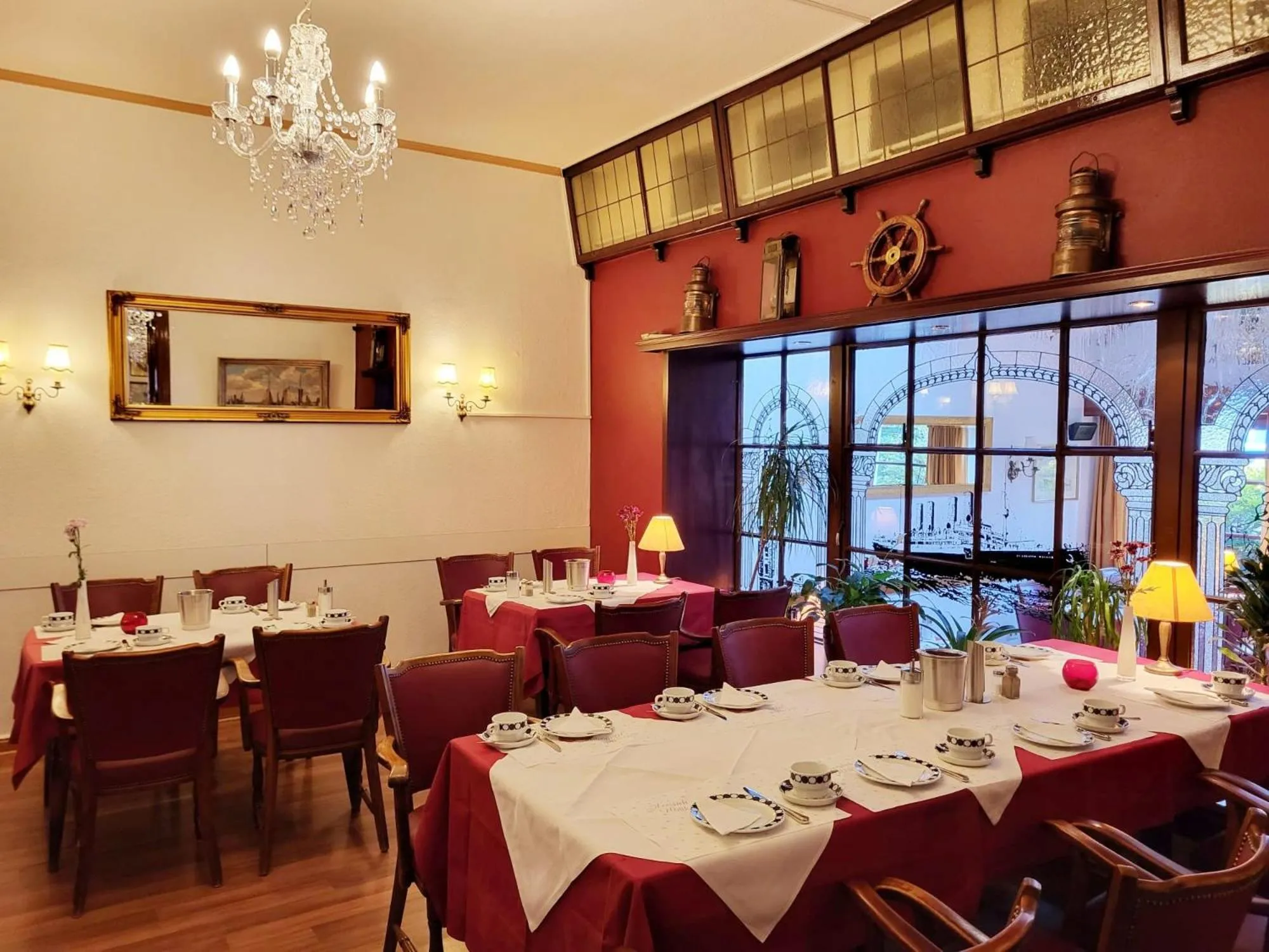 Breakfast in Hotel Columbus und Glamping