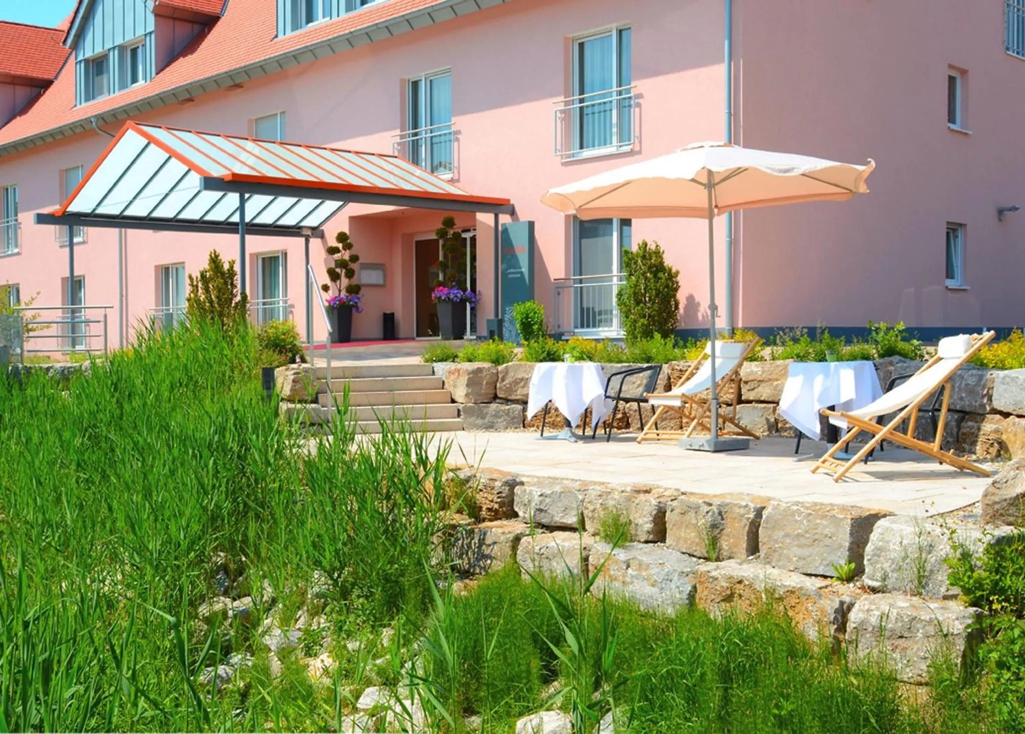 Facade/entrance in ACANTUS Hotel