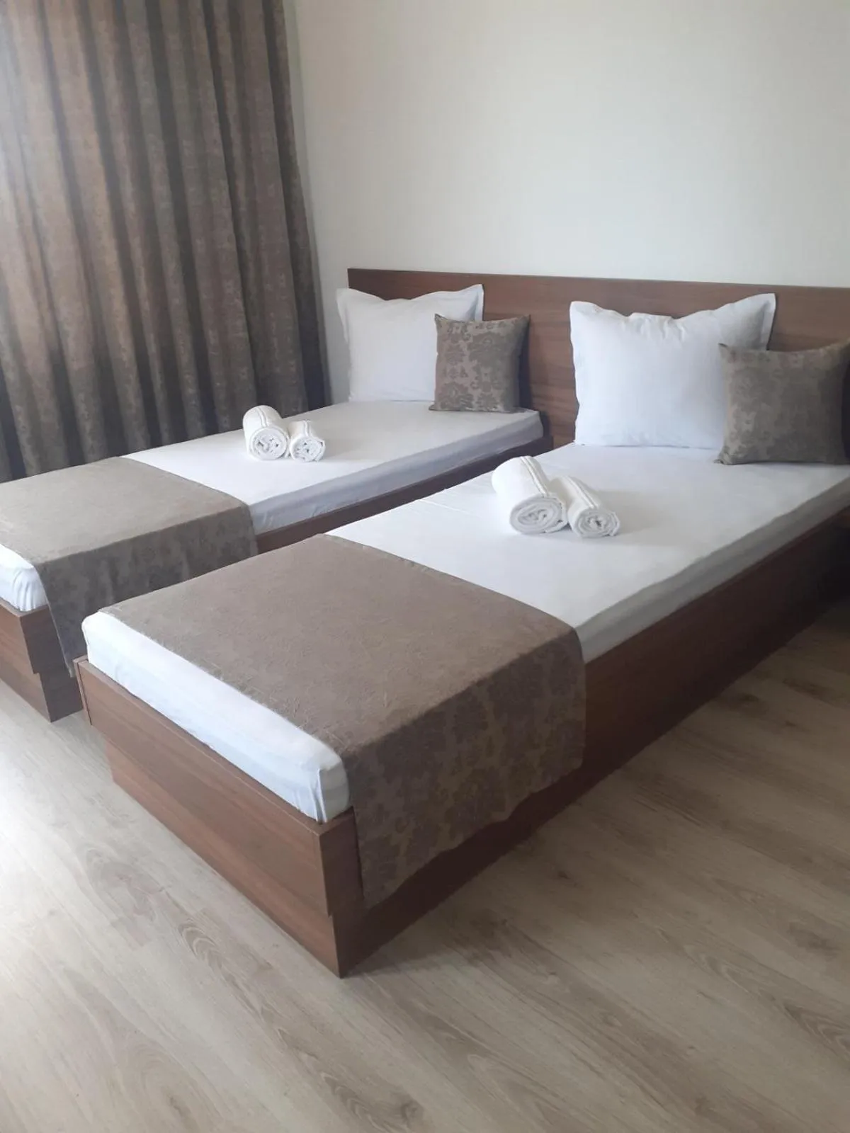 Photo of the whole room, Bed in Weißer Schwan Белият лебед