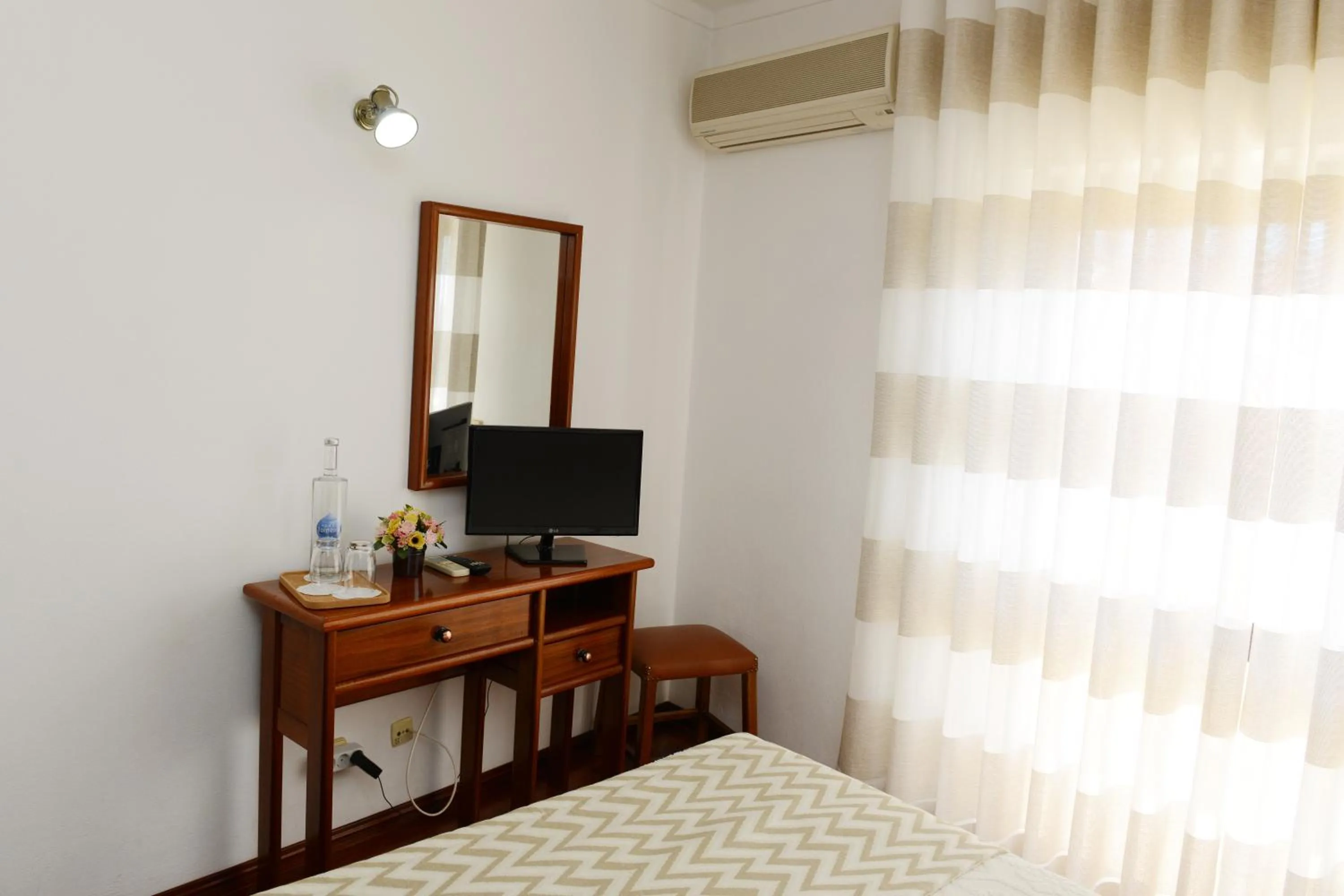 TV and multimedia, Bed in Estalagem Sequeira