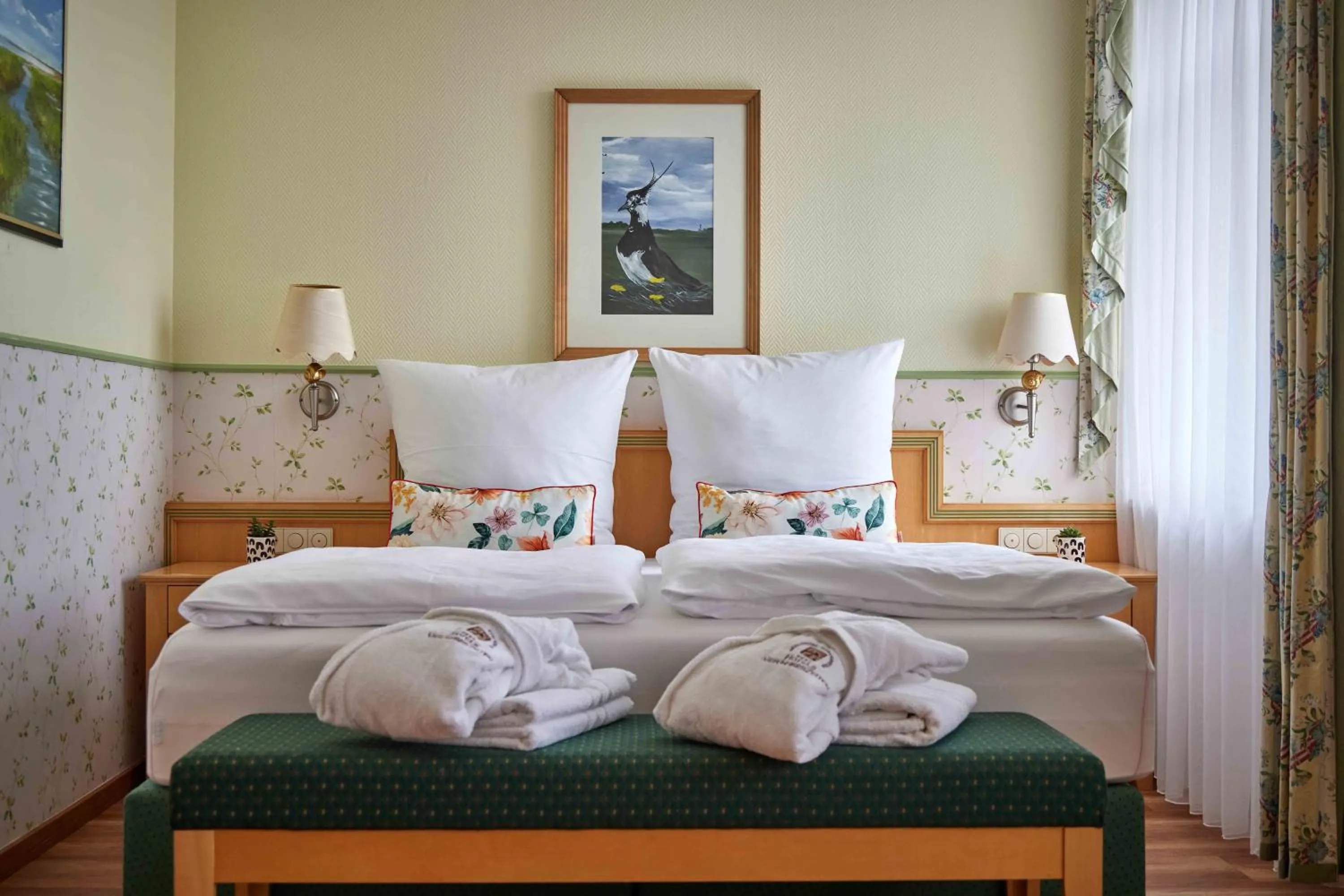 Photo of the whole room, Bed in Inselhotel VierJahreszeiten