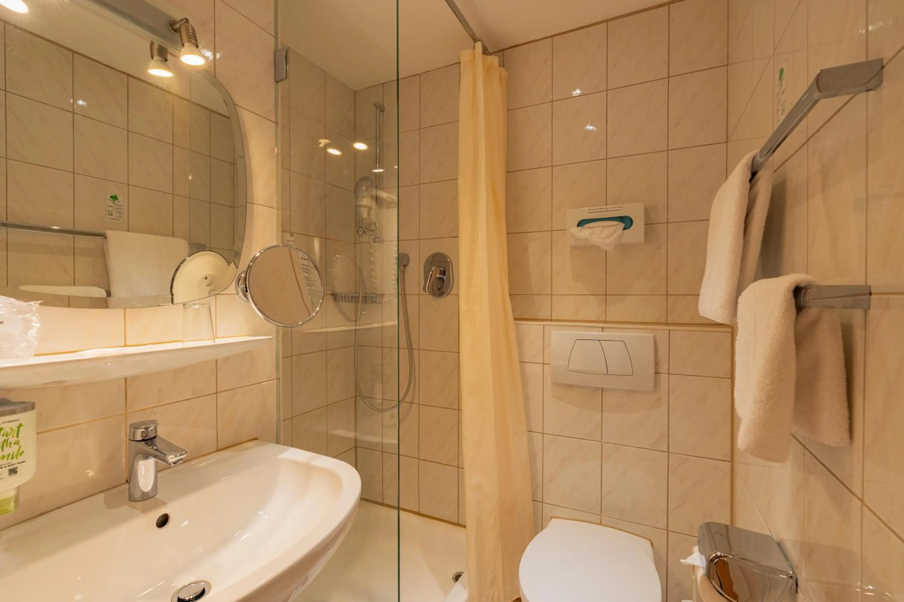 Shower in Parkhotel Crombach