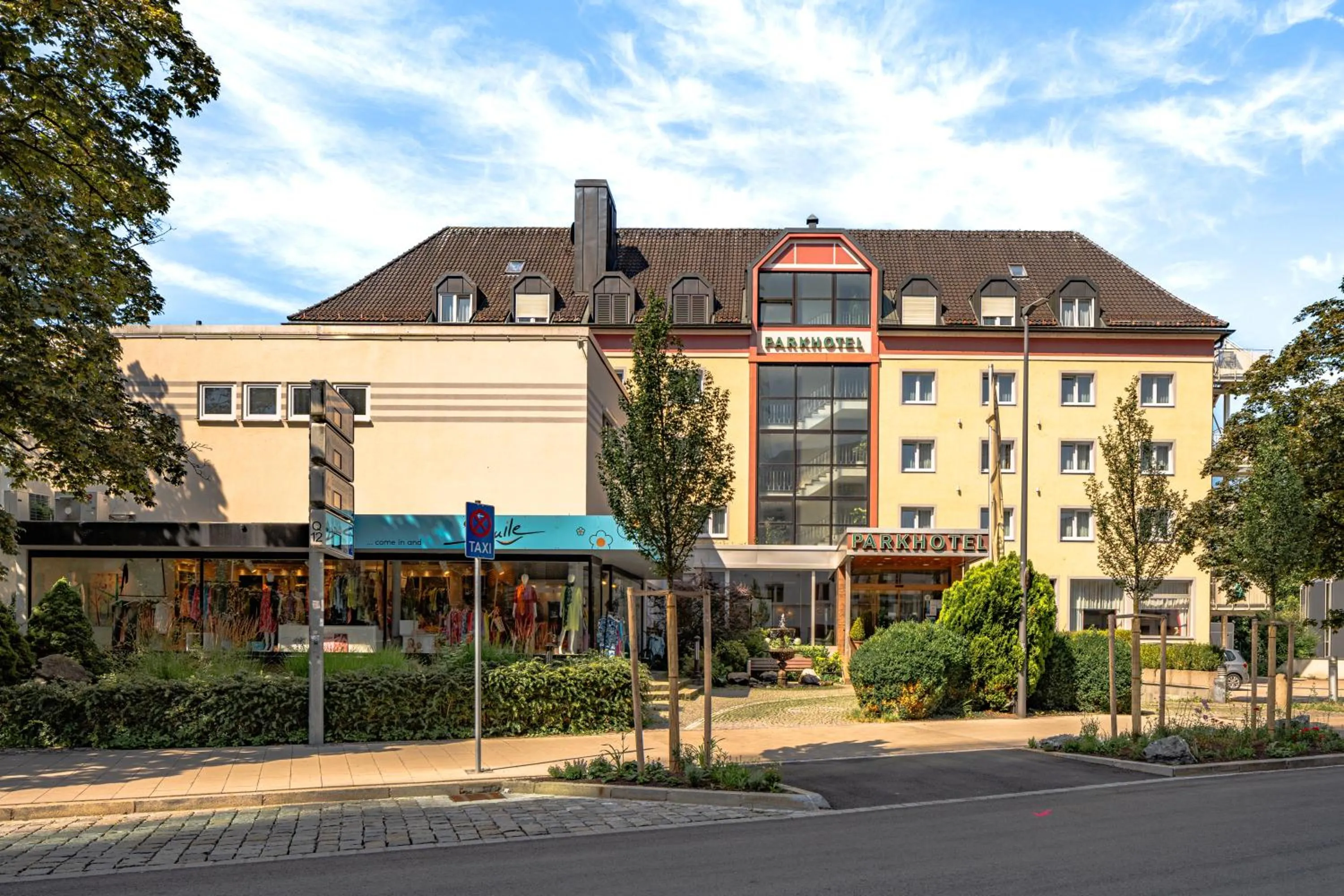Property building in Parkhotel Crombach