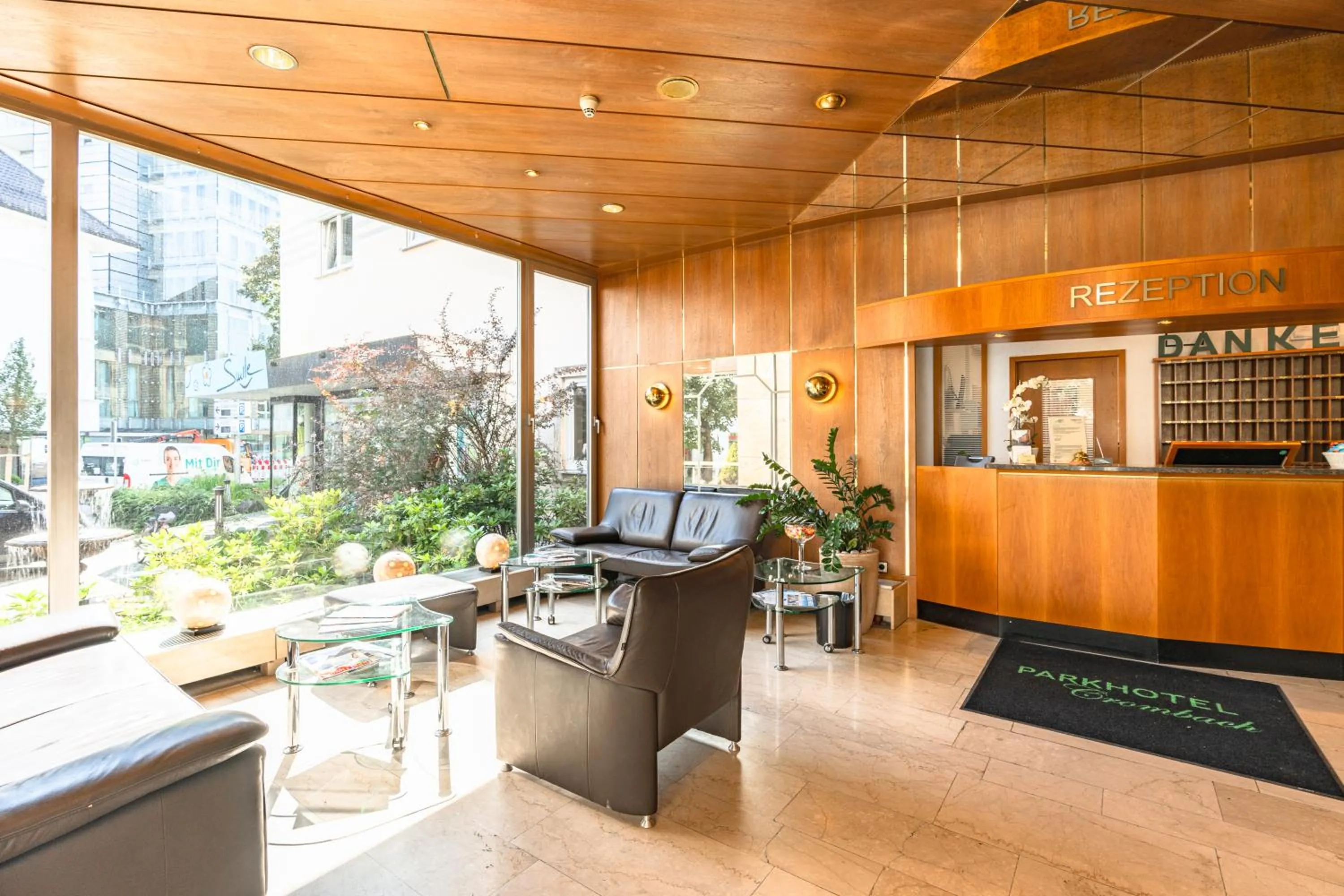 Seating area in Parkhotel Crombach