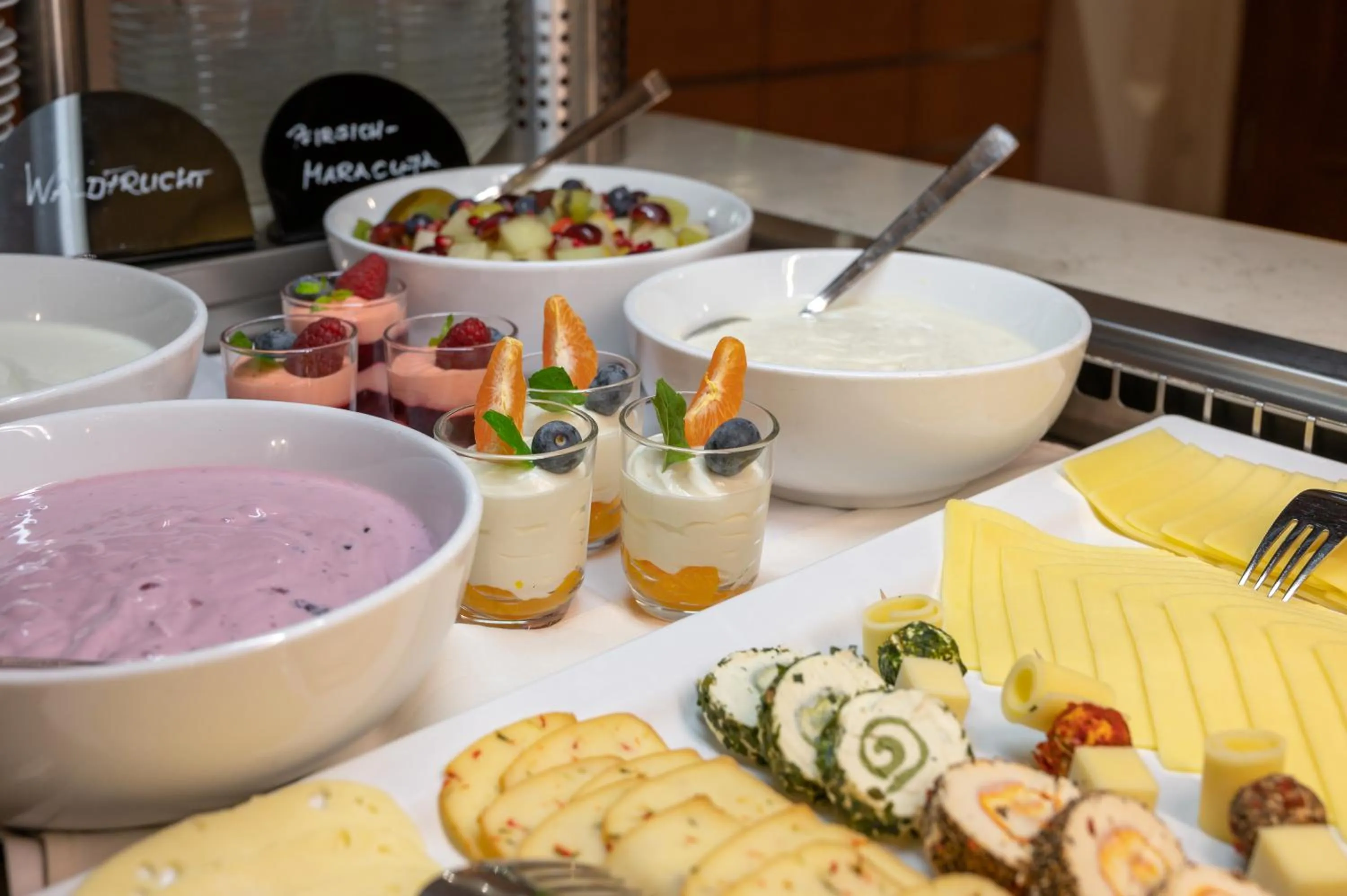 Buffet breakfast in Hotel Weinbauer