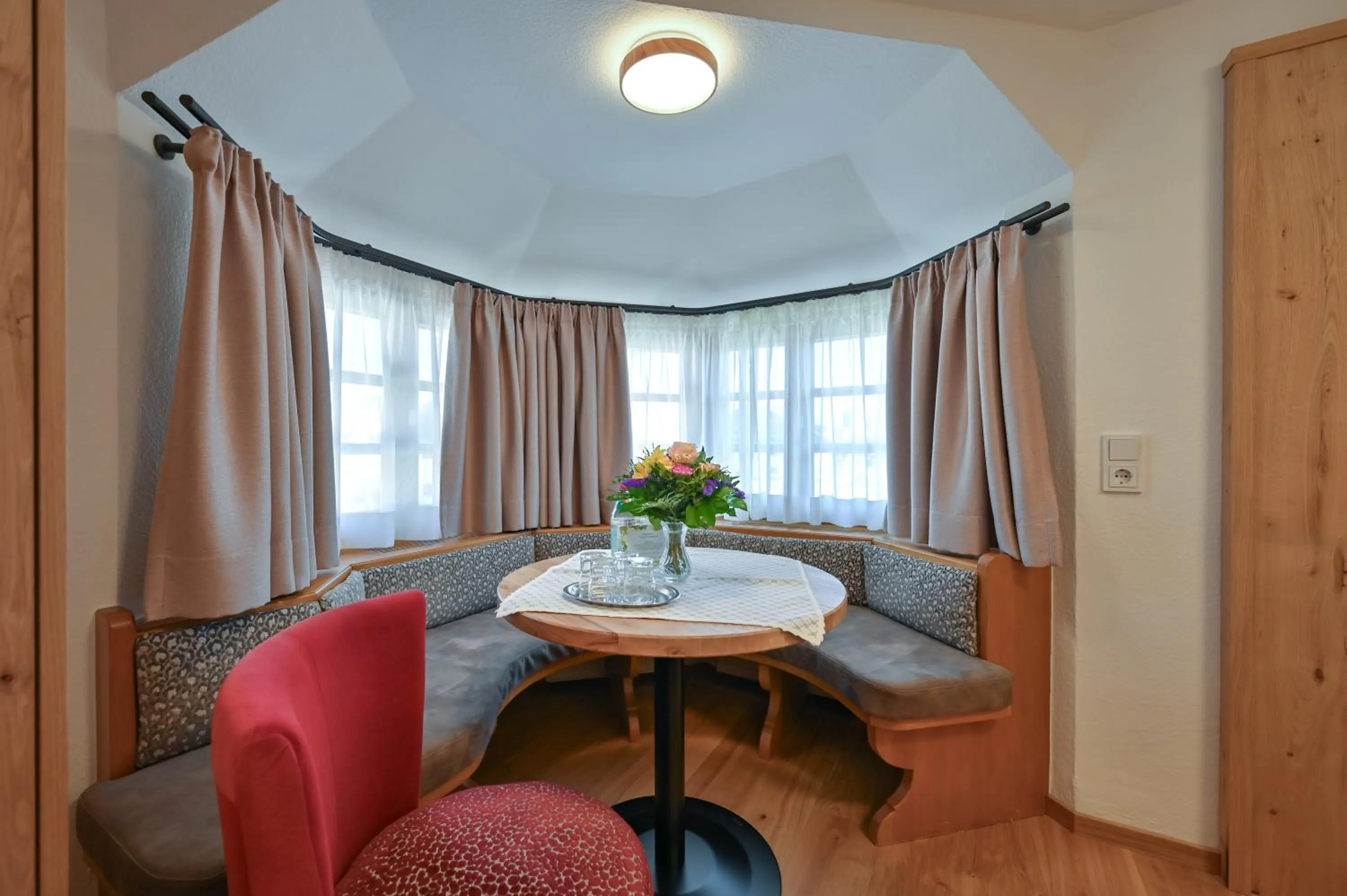 Seating area in Hotel Weinbauer