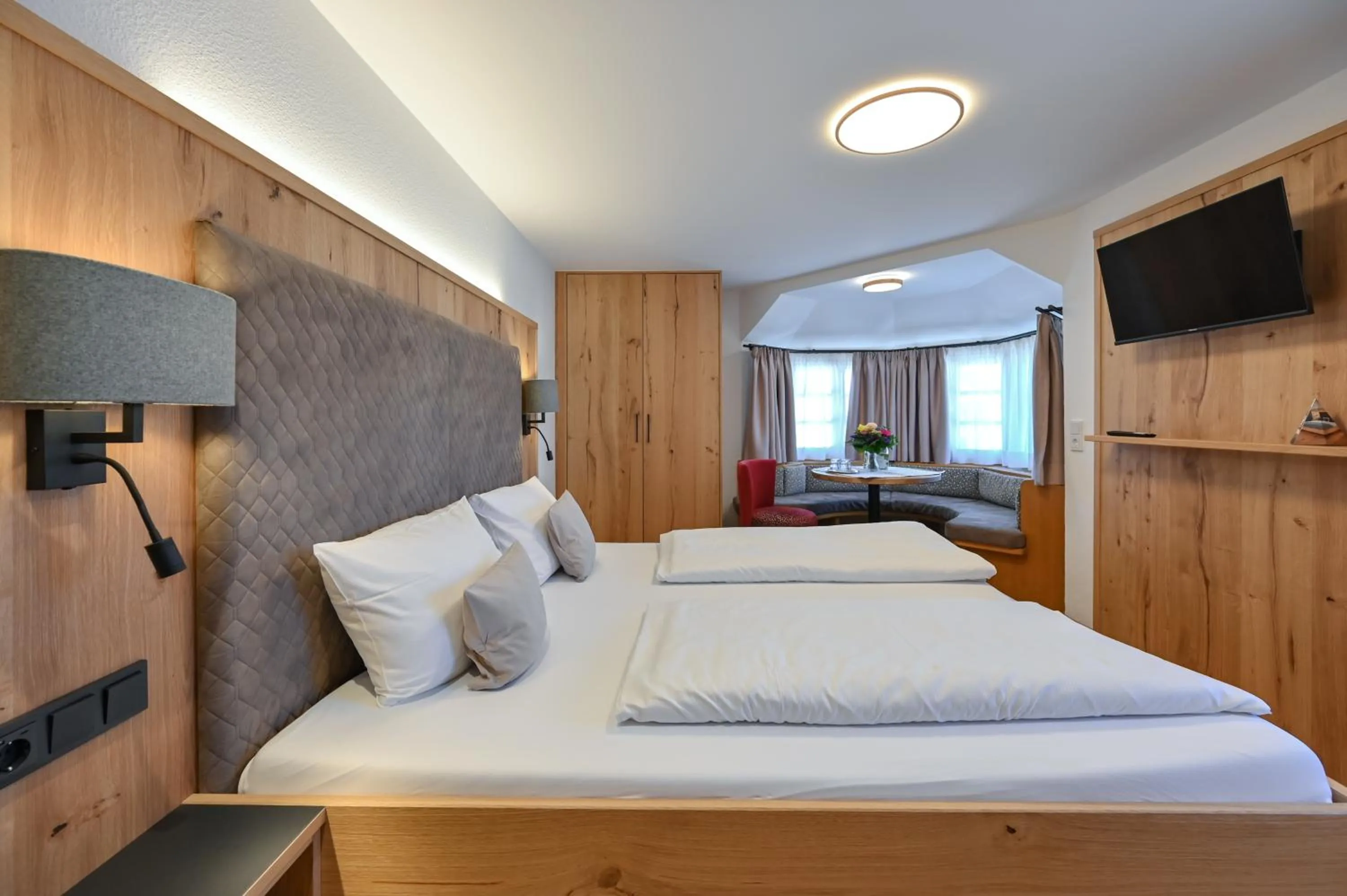 Bedroom, Bed in Hotel Weinbauer