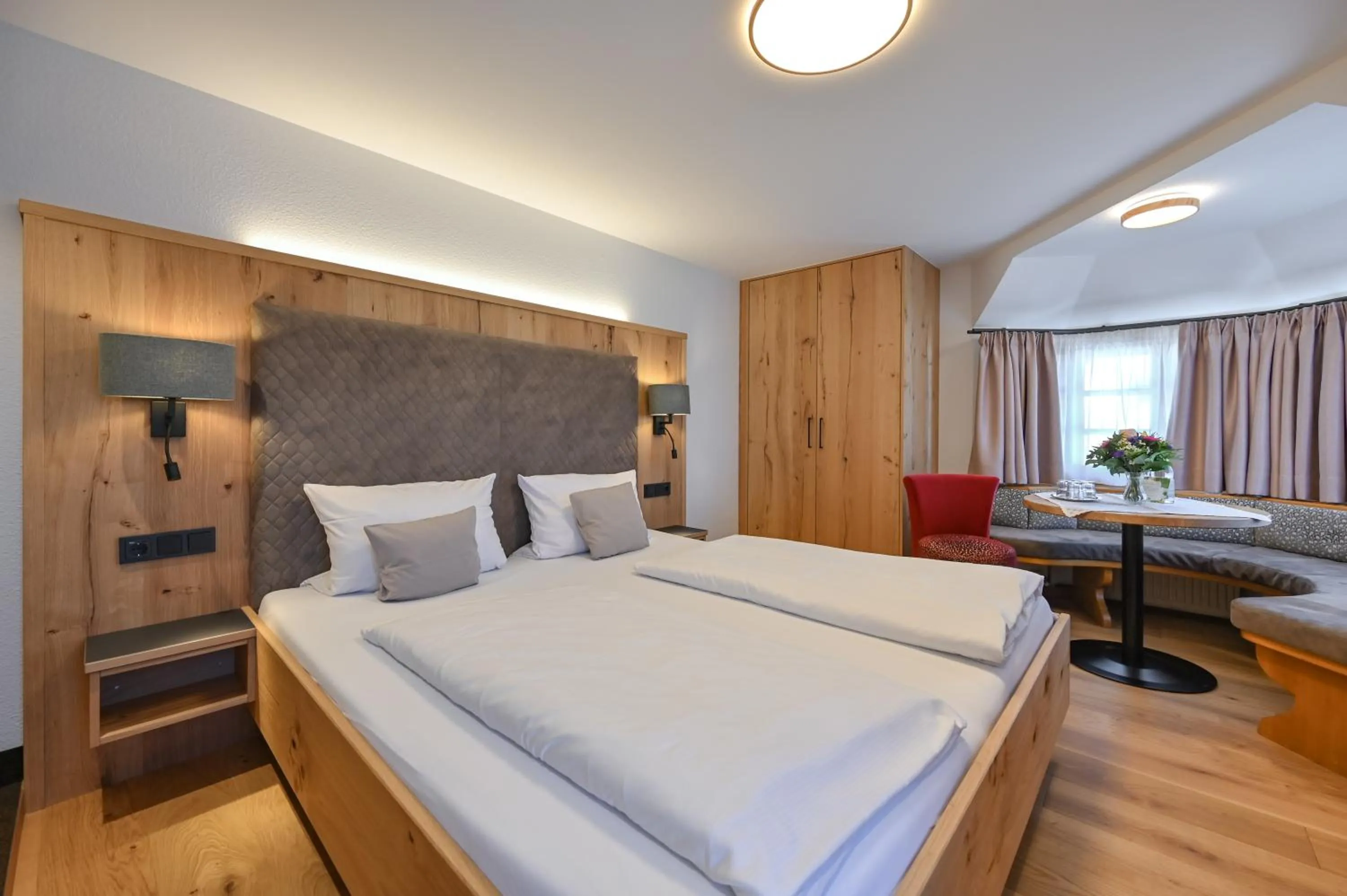 Bedroom, Bed in Hotel Weinbauer