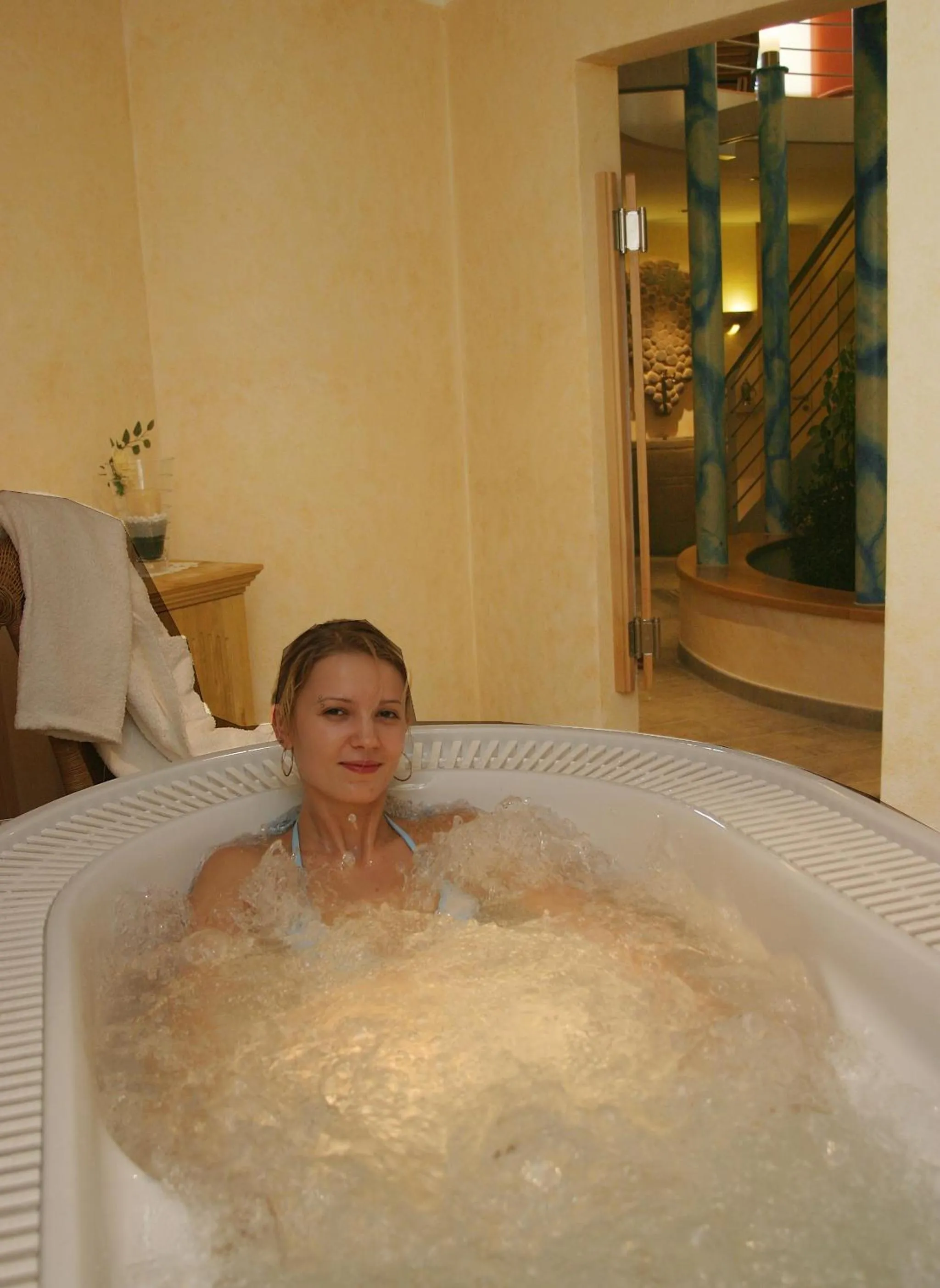 Hot Tub in Hotel Weinbauer