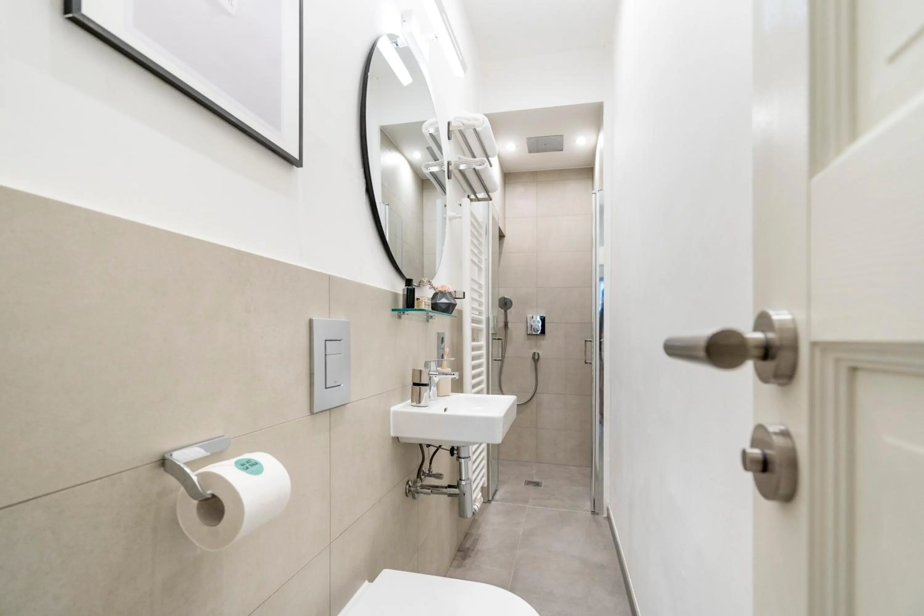 Shower in BENSIMON apartments Mitte/Wedding