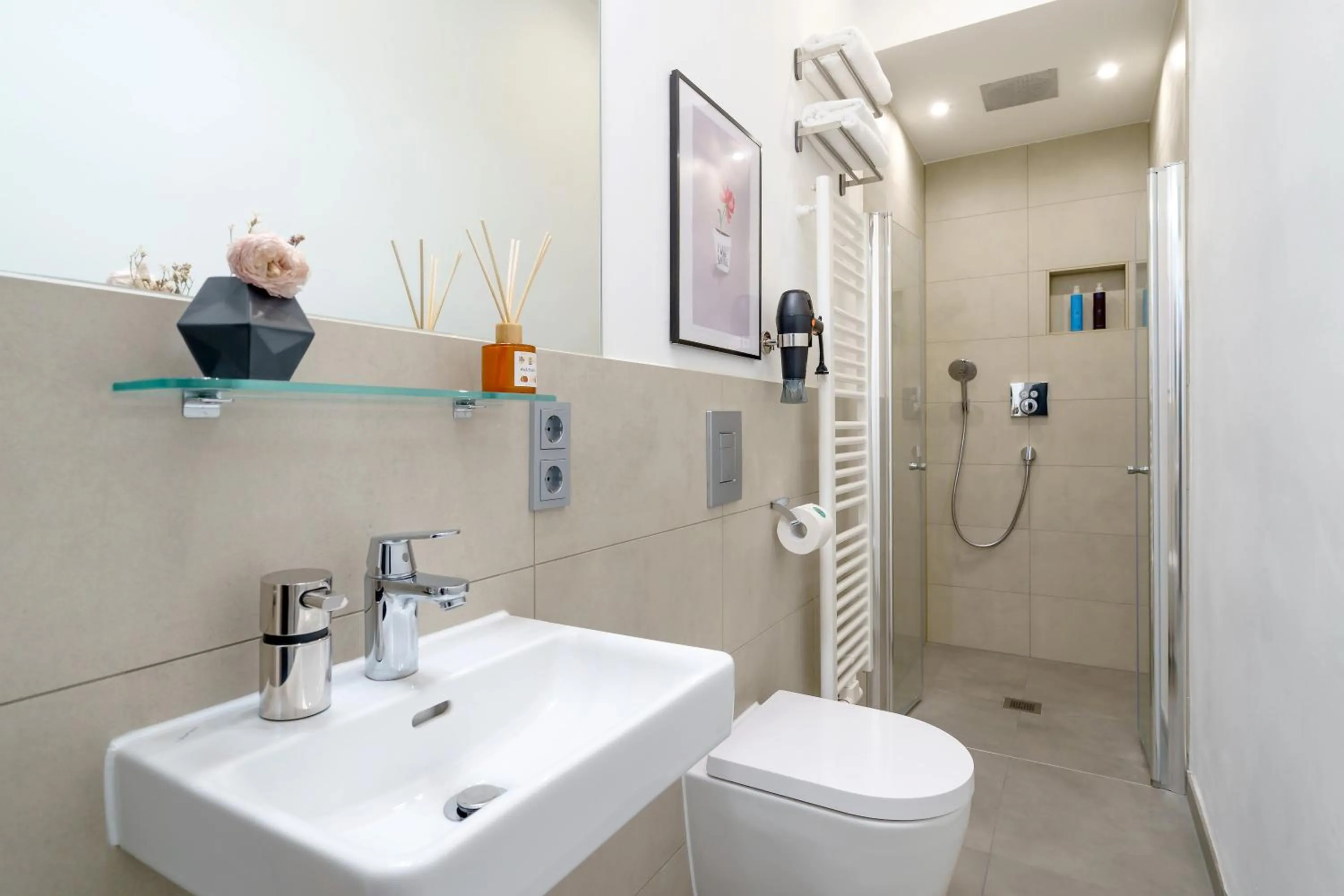 Bathroom in BENSIMON apartments Mitte/Wedding