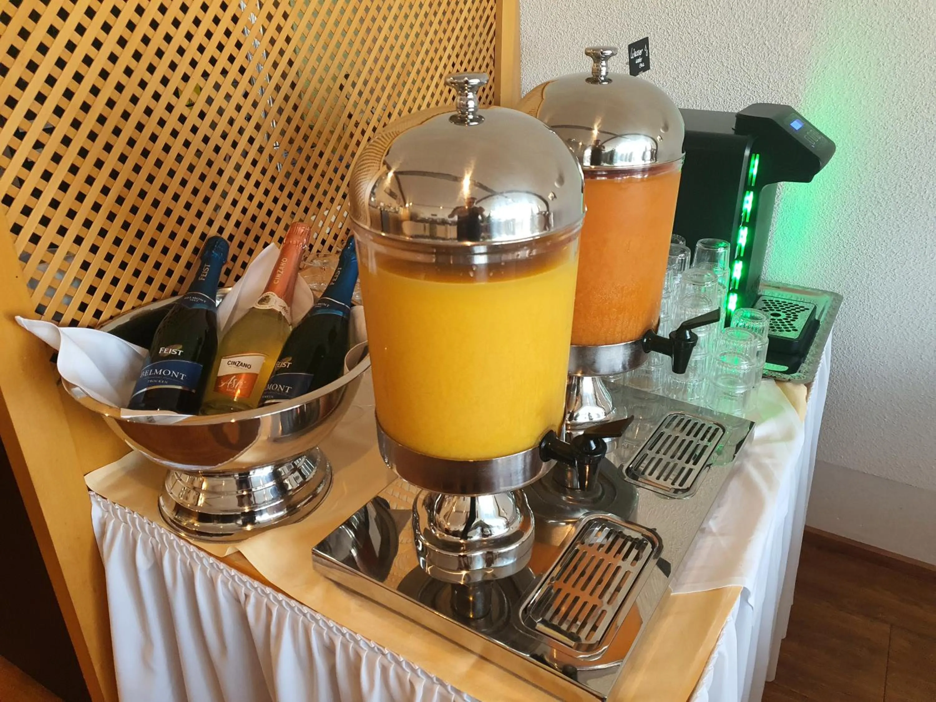 Breakfast in Hotel SunParc - SHUTTLE zum Europa-Park Rust 4km & Rulantica 2km