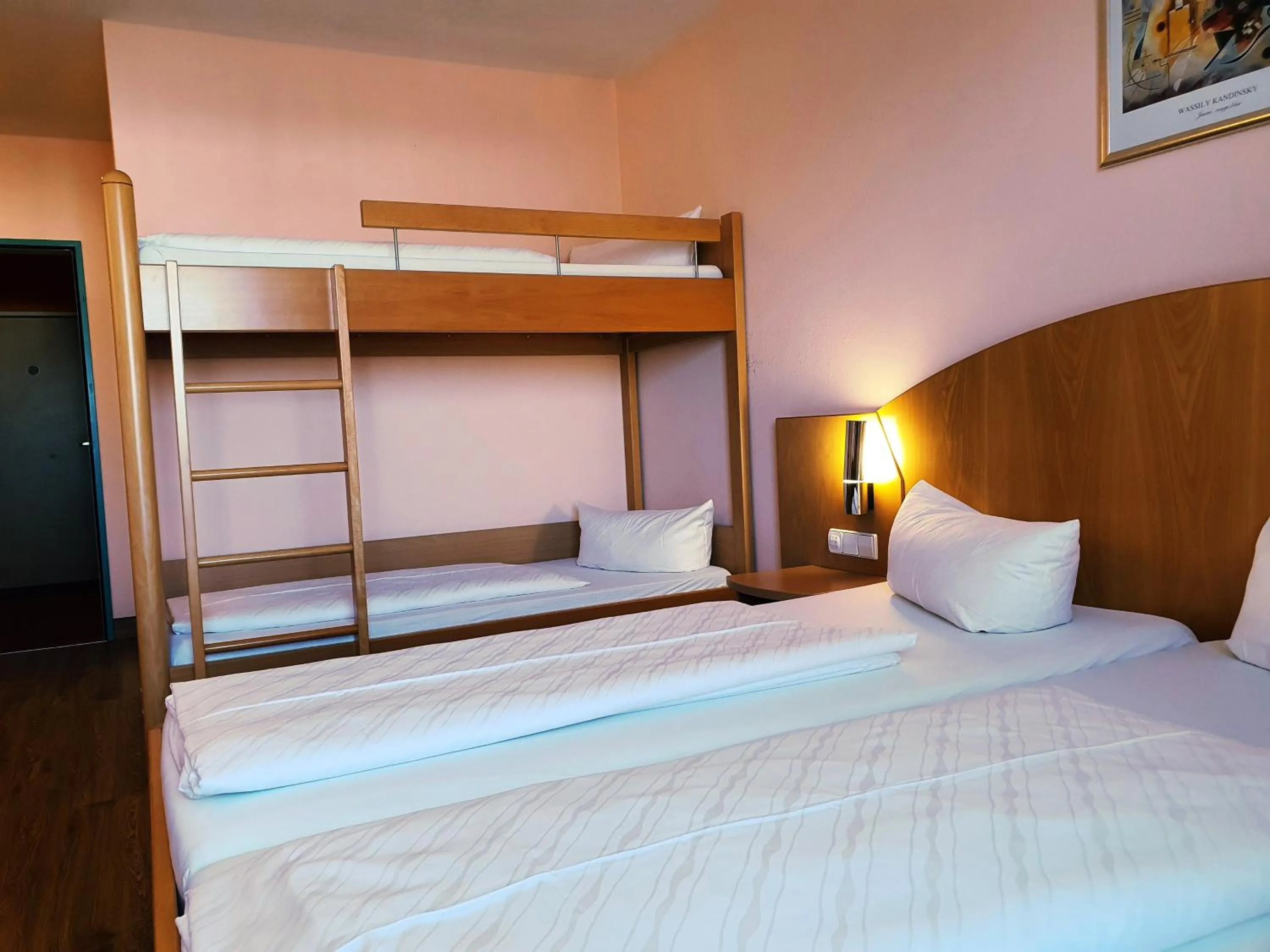 Photo of the whole room, Bed in Hotel SunParc - SHUTTLE zum Europa-Park Rust 4km & Rulantica 2km