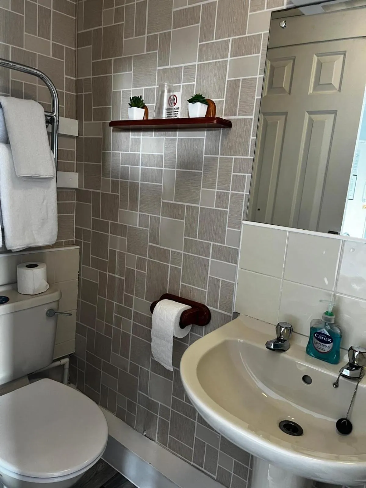 Bathroom in Black Bull Hotel