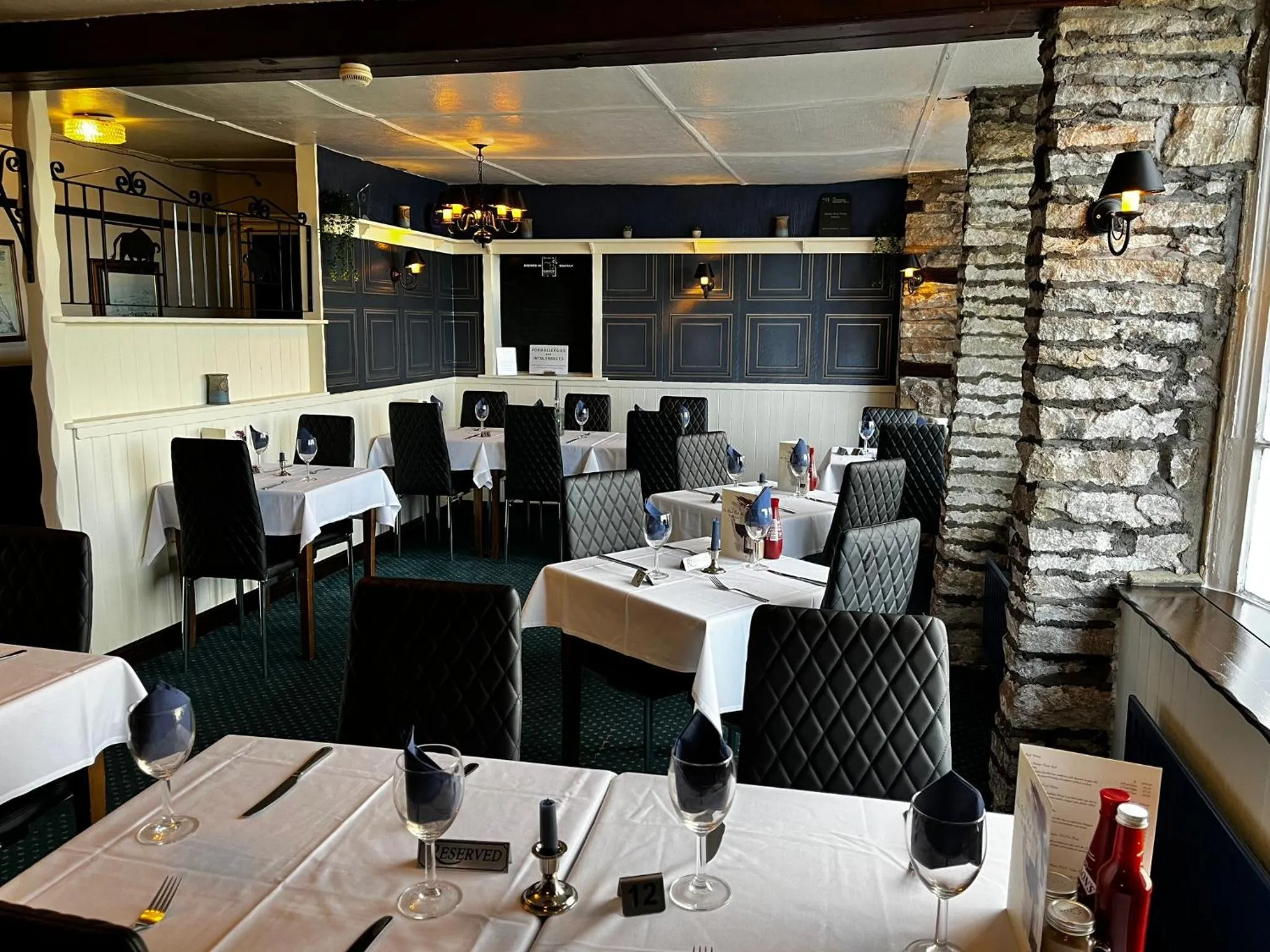 Restaurant/places to eat in Black Bull Hotel