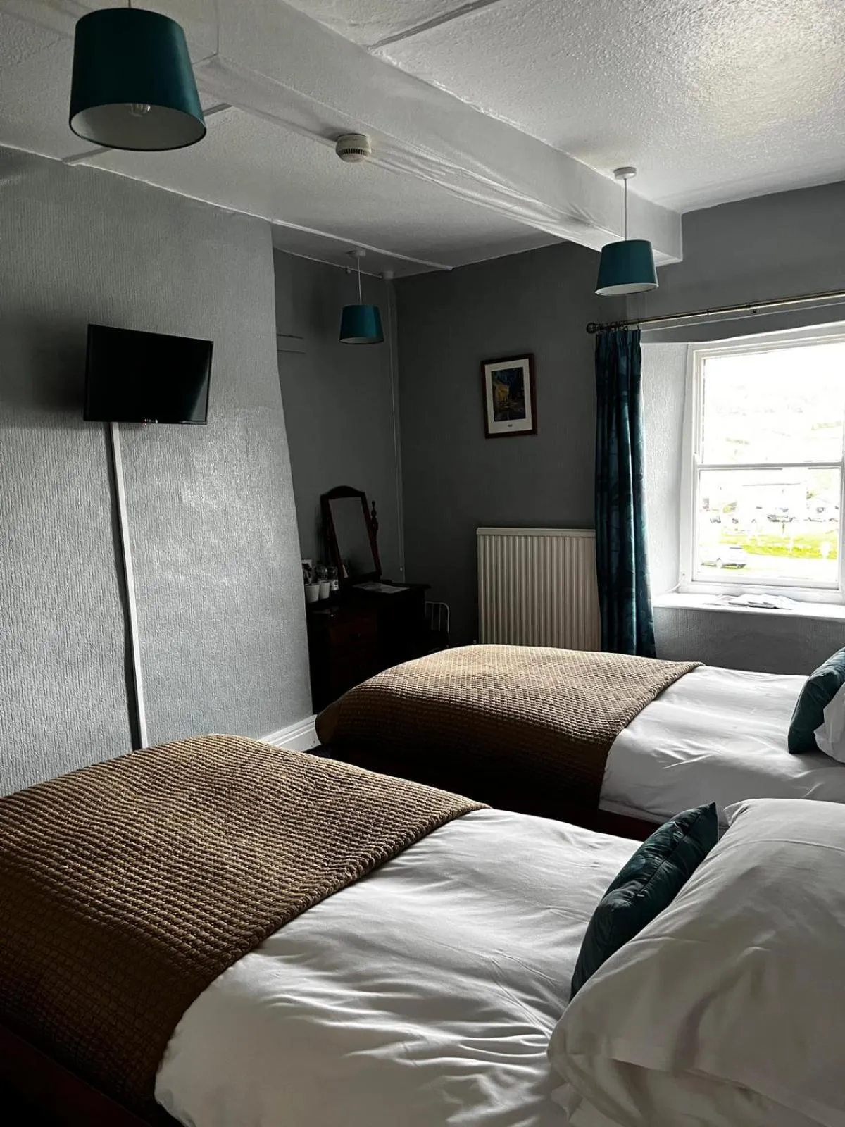 Bedroom, Bed in Black Bull Hotel