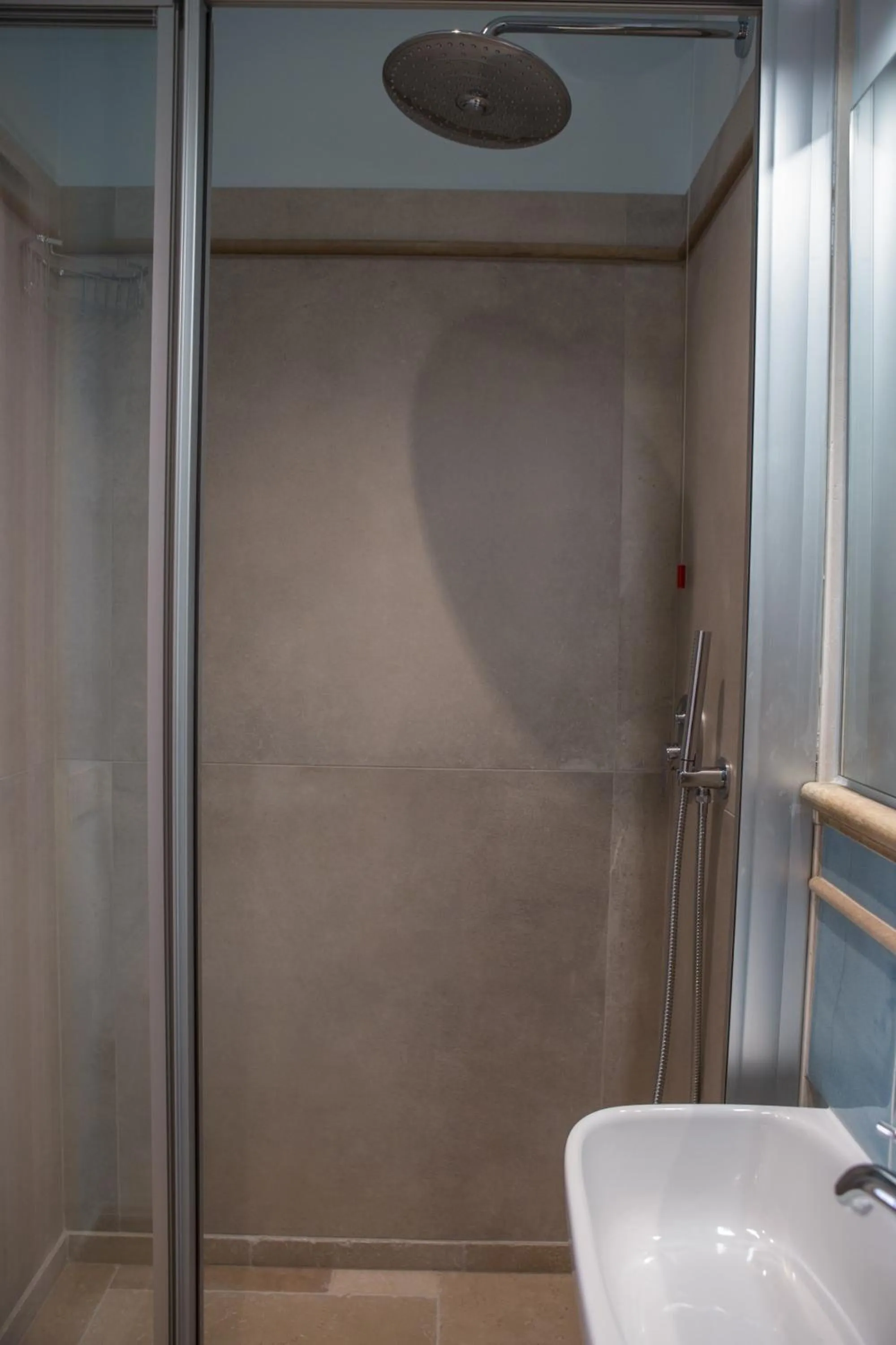 Shower in B&B Borgo Marinaro
