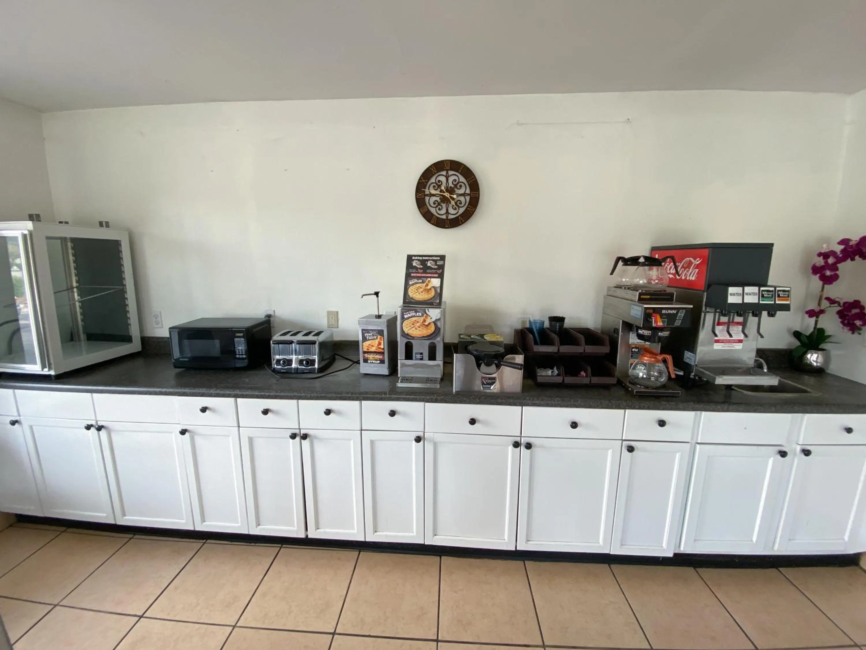 Breakfast in Royal Inn Richmond Hill- Savannah I-95