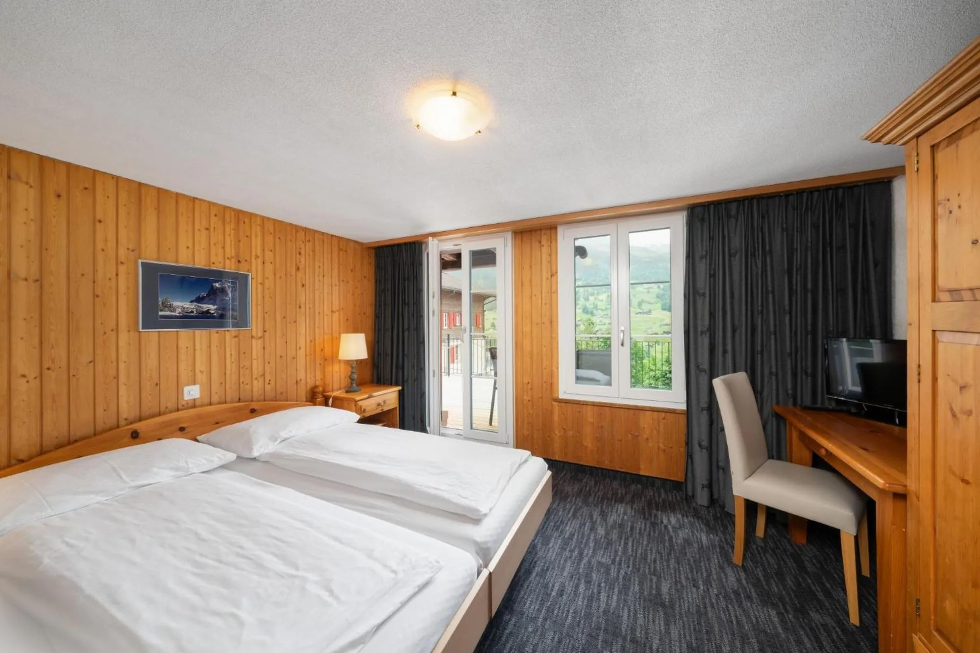 Photo of the whole room, Bed in Jungfrau Lodge, Swiss Mountain Hotel