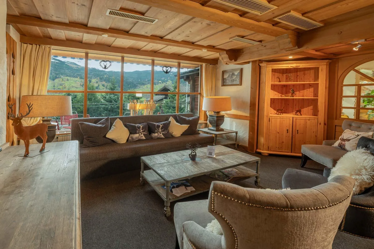 Lobby or reception in Jungfrau Lodge, Swiss Mountain Hotel