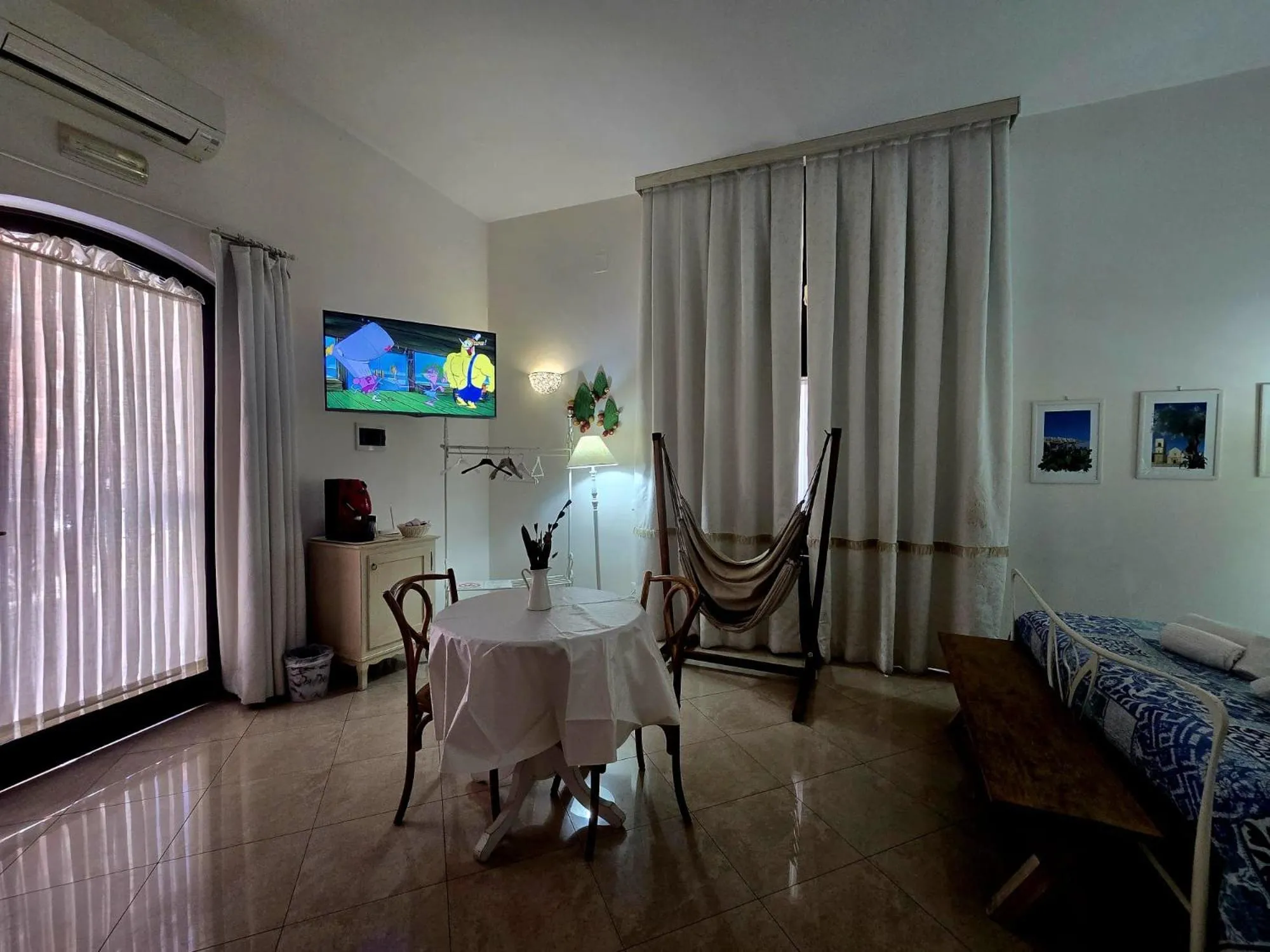 Bed in White Suite Polignano 08