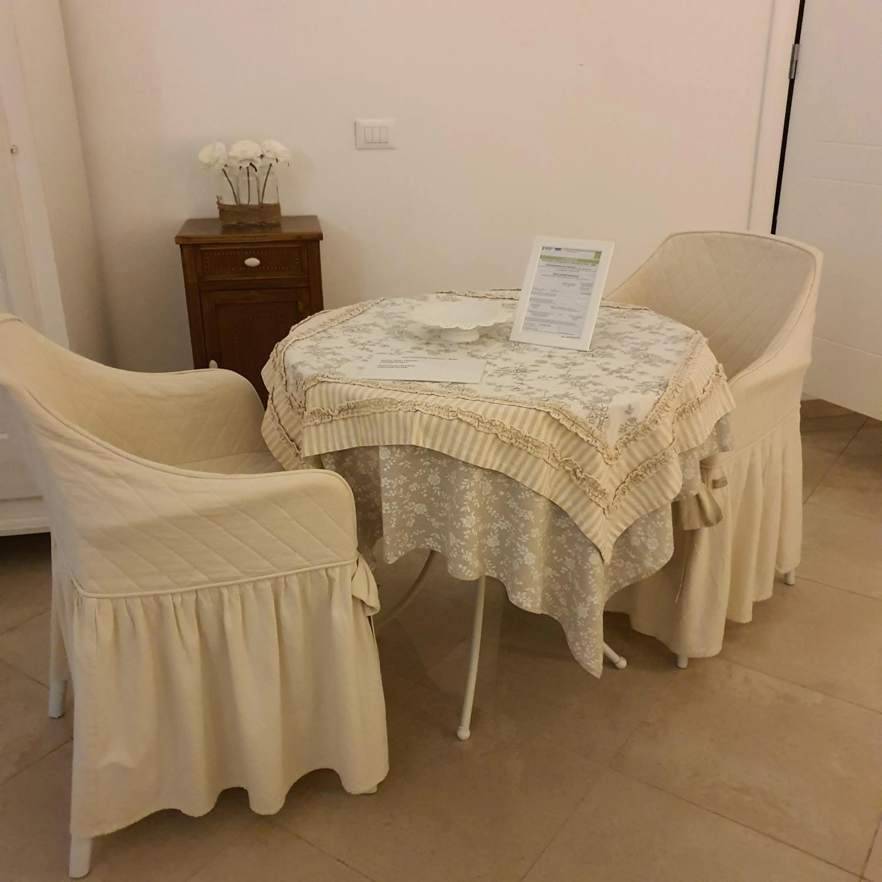 Living room in White Suite Polignano 08