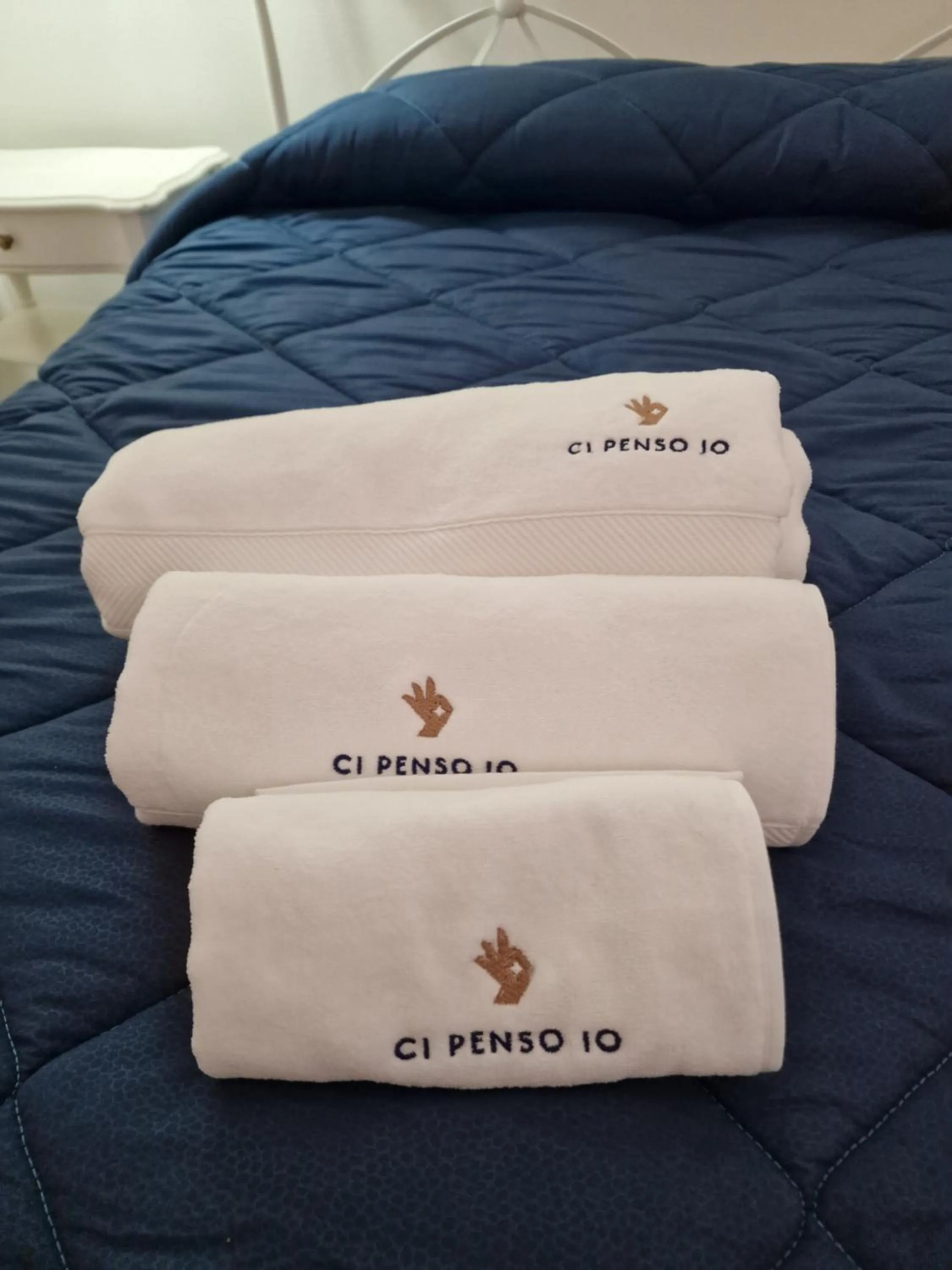 Bed in White Suite Polignano 08