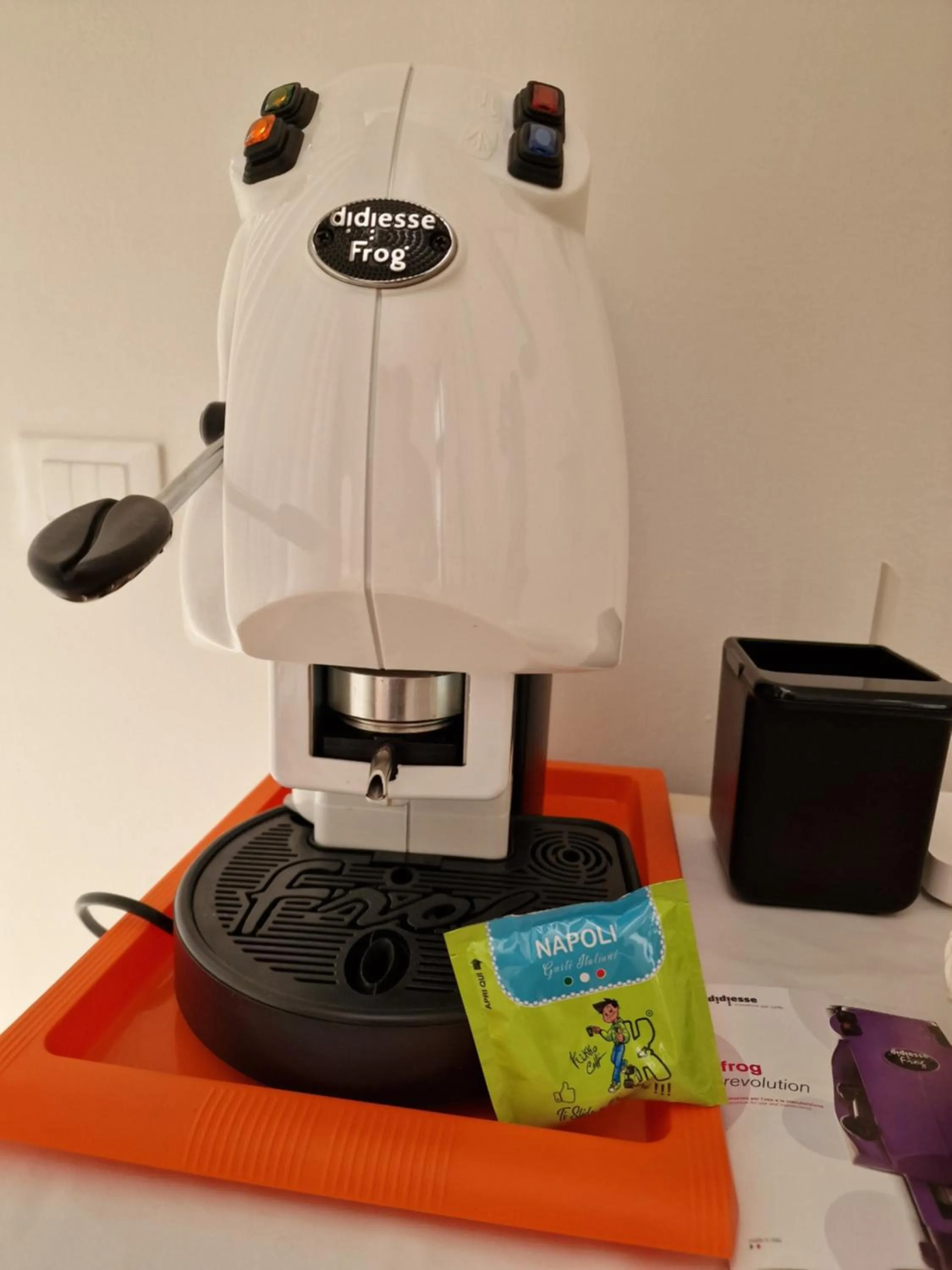 Coffee/tea facilities in White Suite Polignano 08