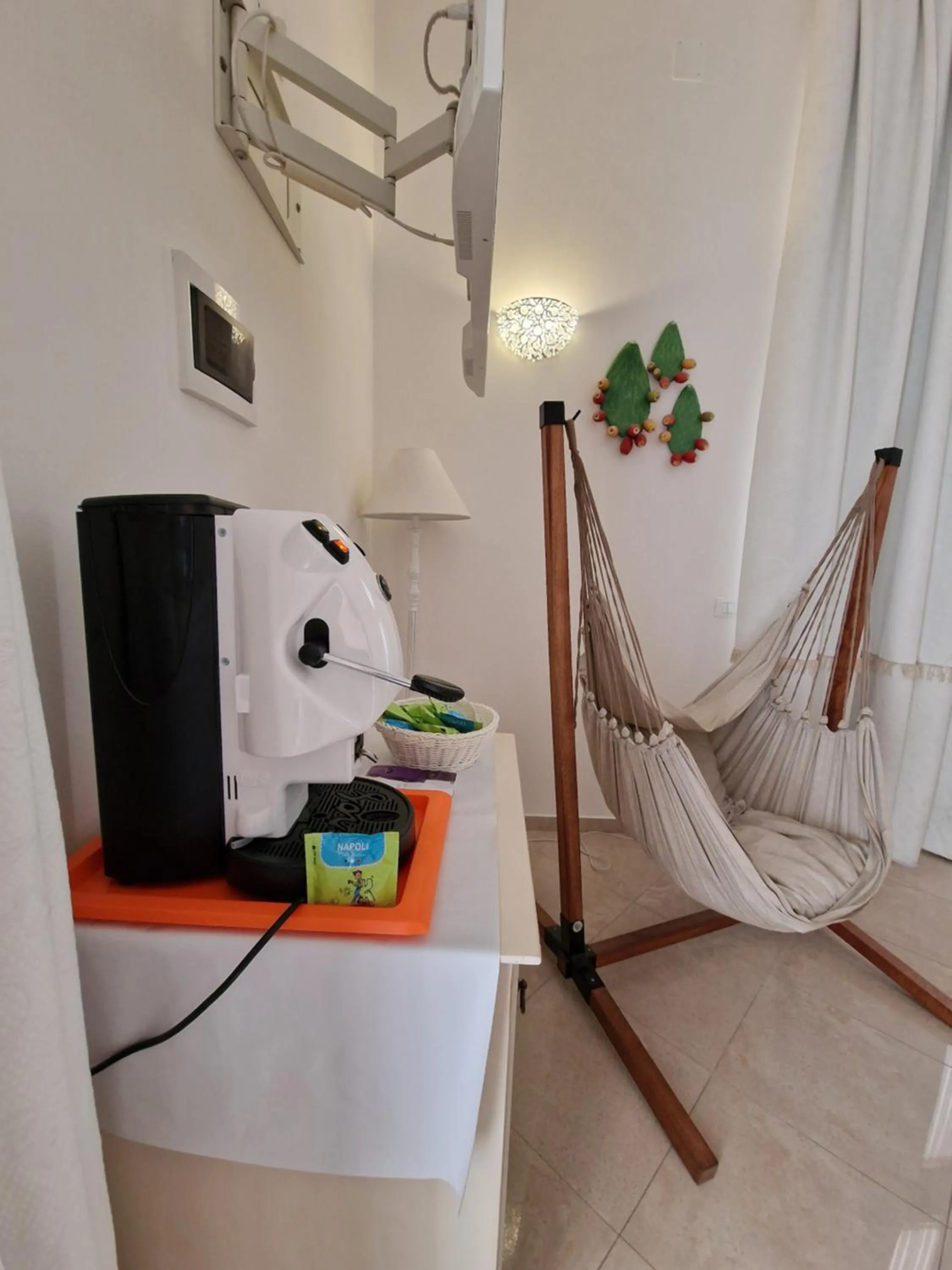 Coffee/tea facilities in White Suite Polignano 08