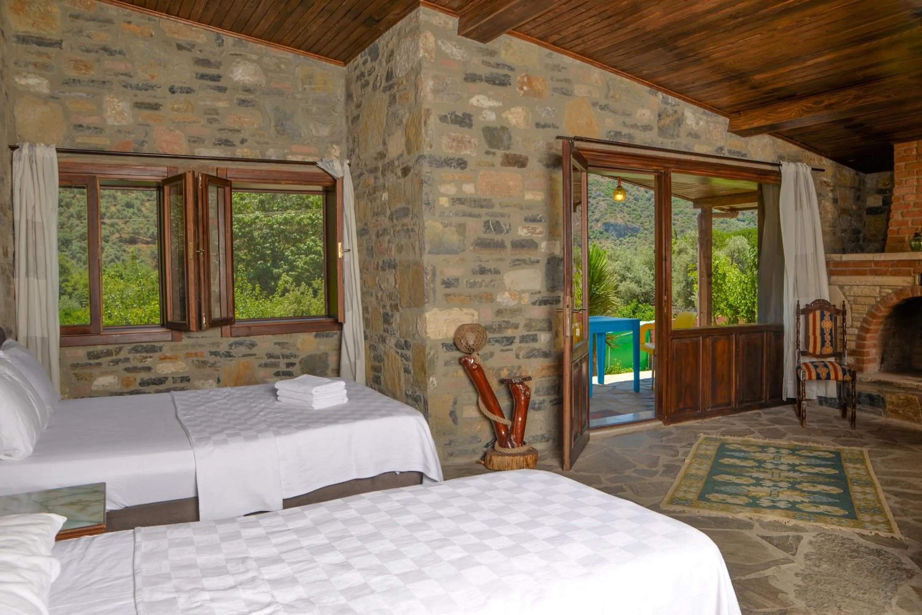 Bed in Pir Efes Konakları