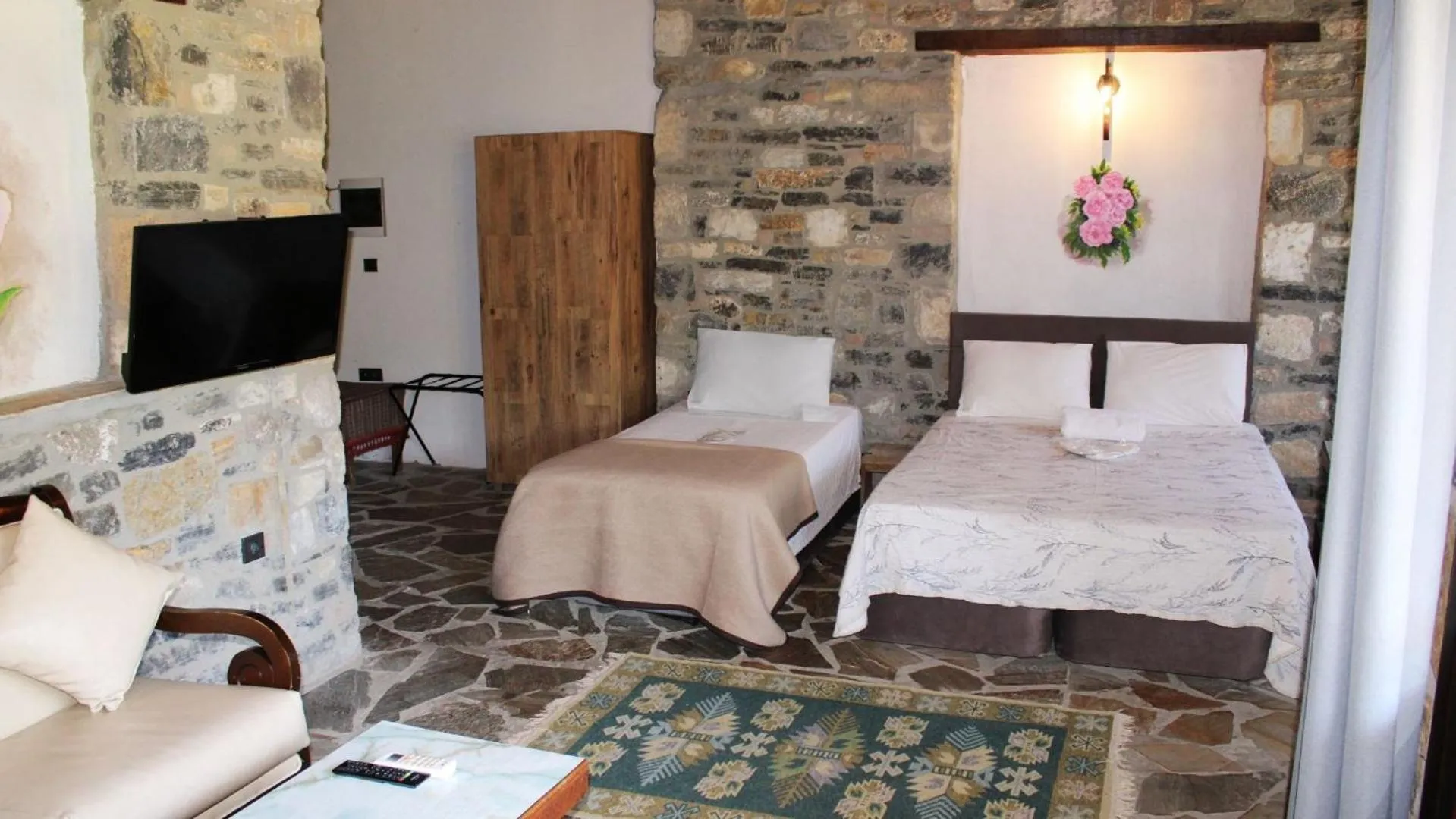 Communal lounge/ TV room in Pir Efes Konakları