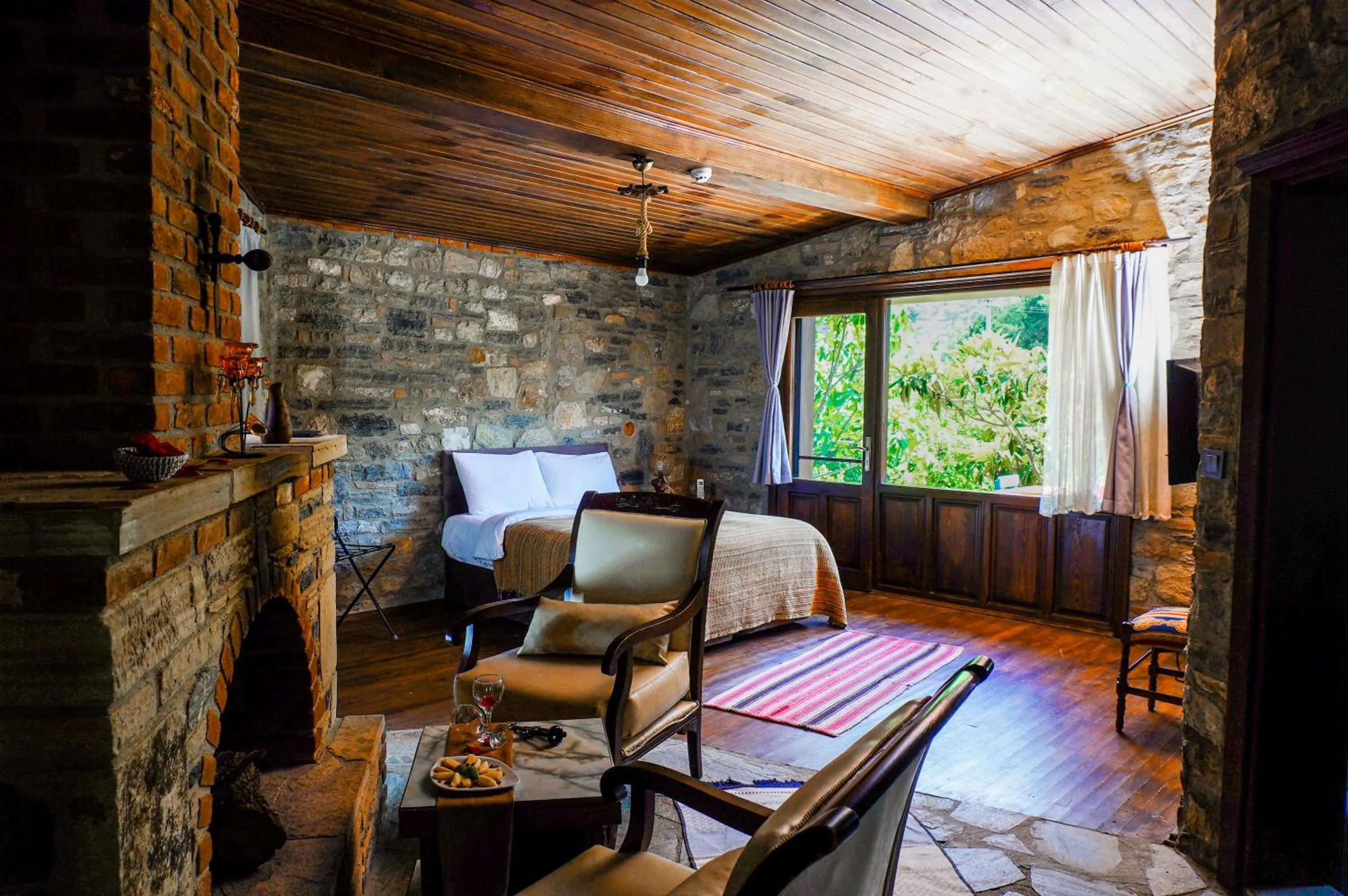 Bed in Pir Efes Konakları