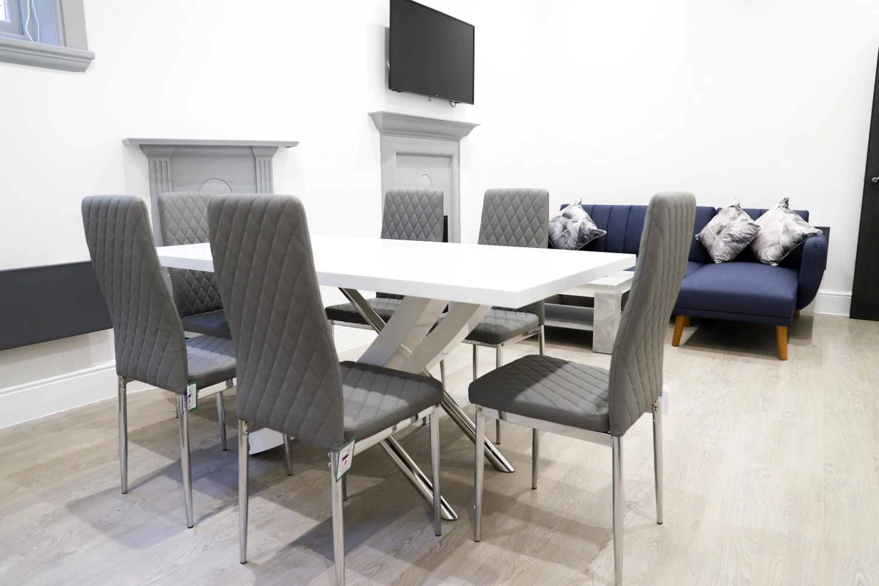 Dining area in 16 Queen Avenue Collection by Happy Days