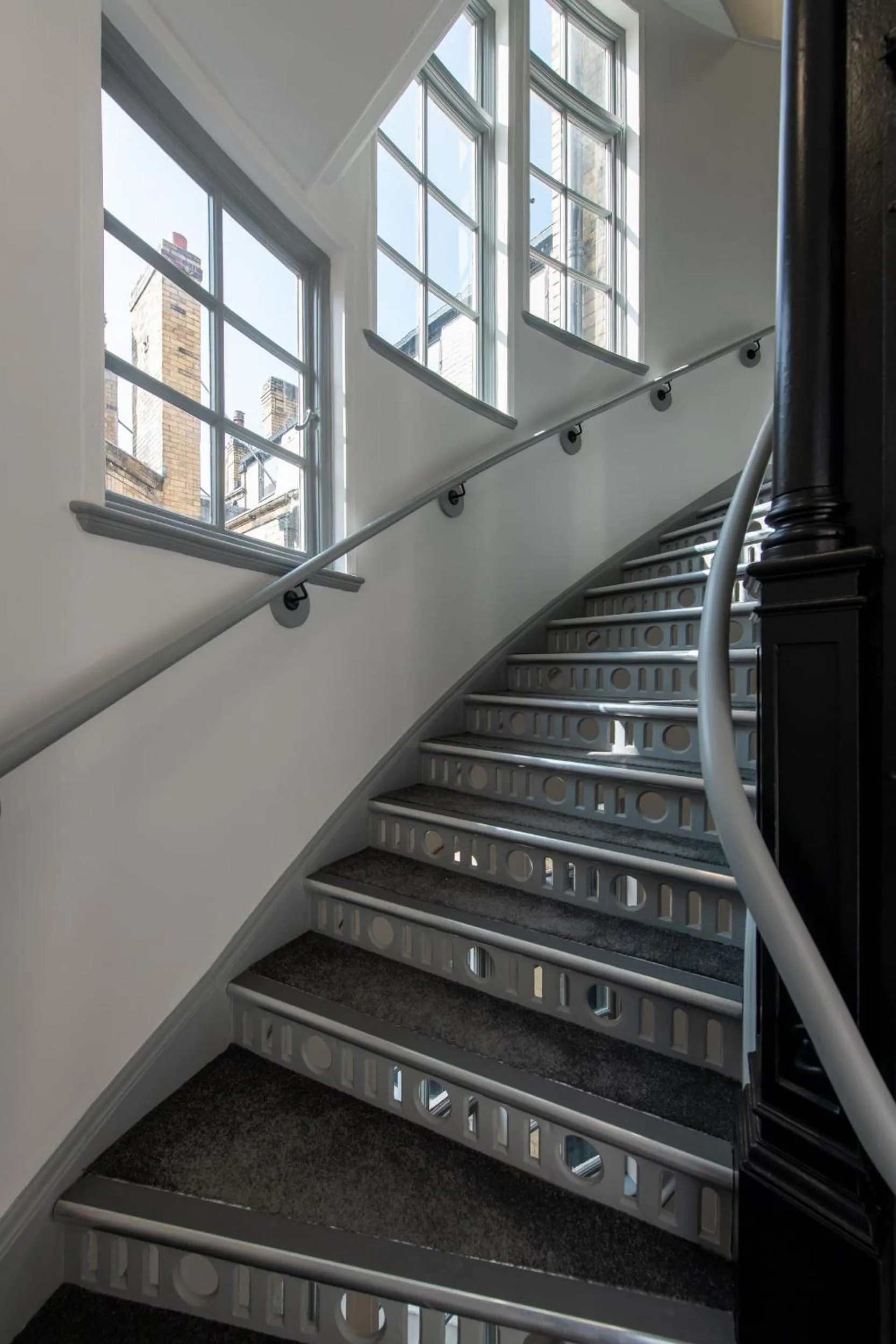 16 Queen Avenue Collection by Happy Days