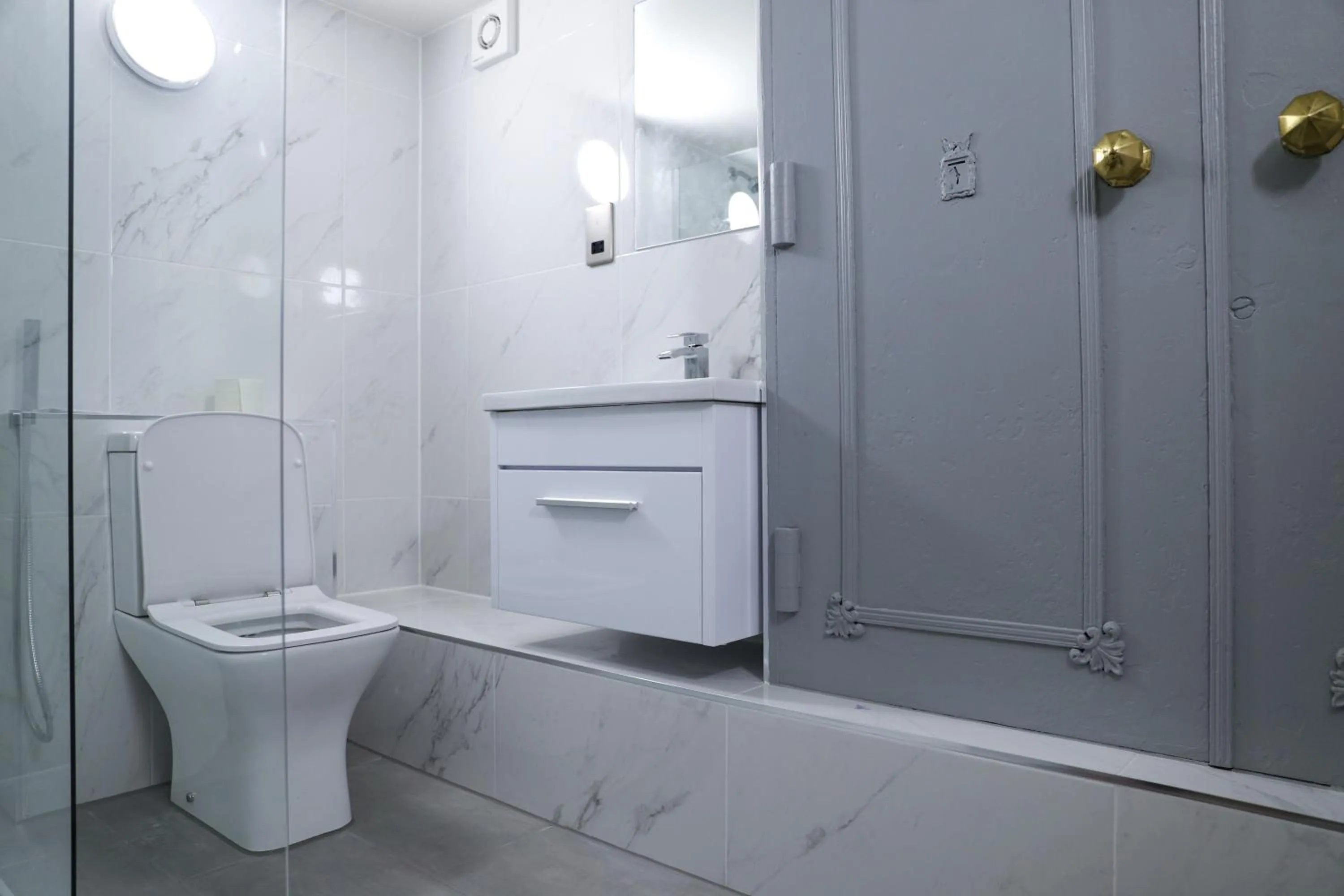 Bathroom in 16 Queen Avenue Collection by Happy Days