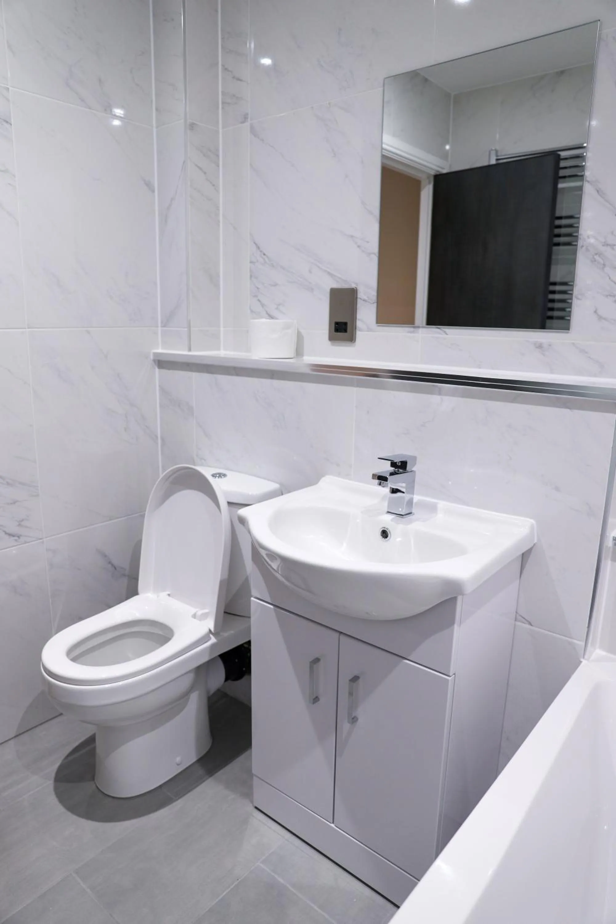 Toilet in 16 Queen Avenue Collection by Happy Days