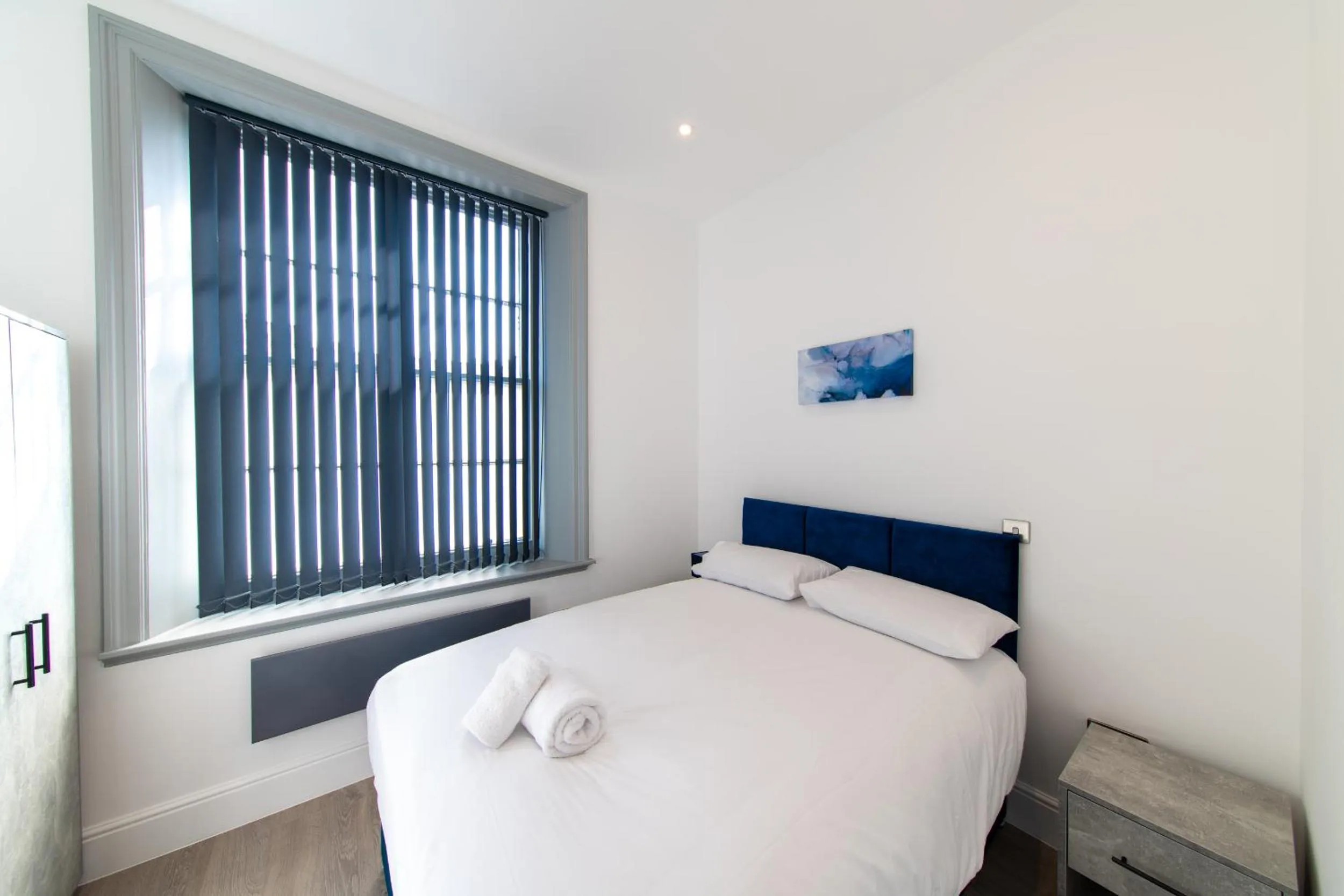 Bed in 16 Queen Avenue Collection by Happy Days