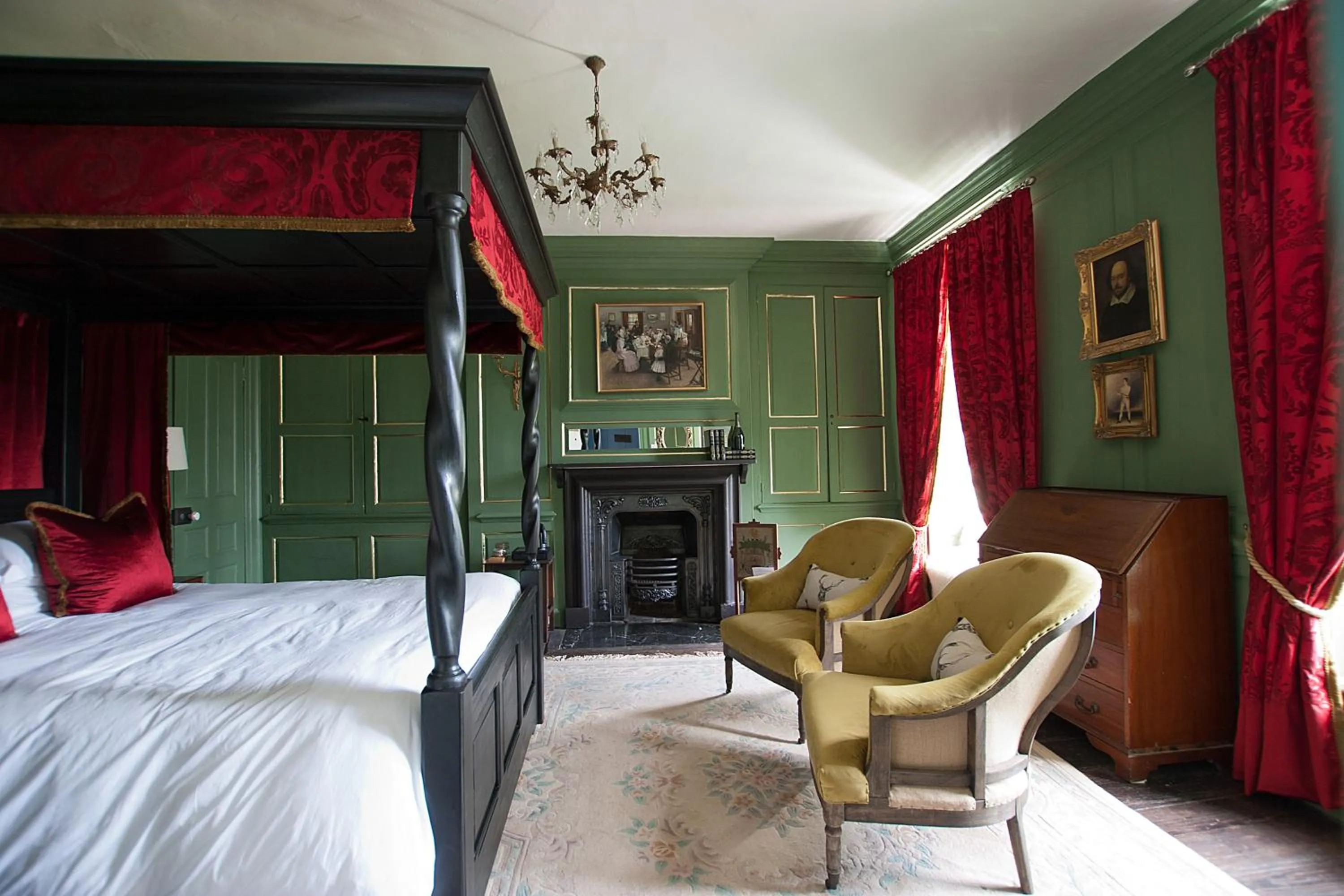 Seating area, Bed in The Great House B&B
