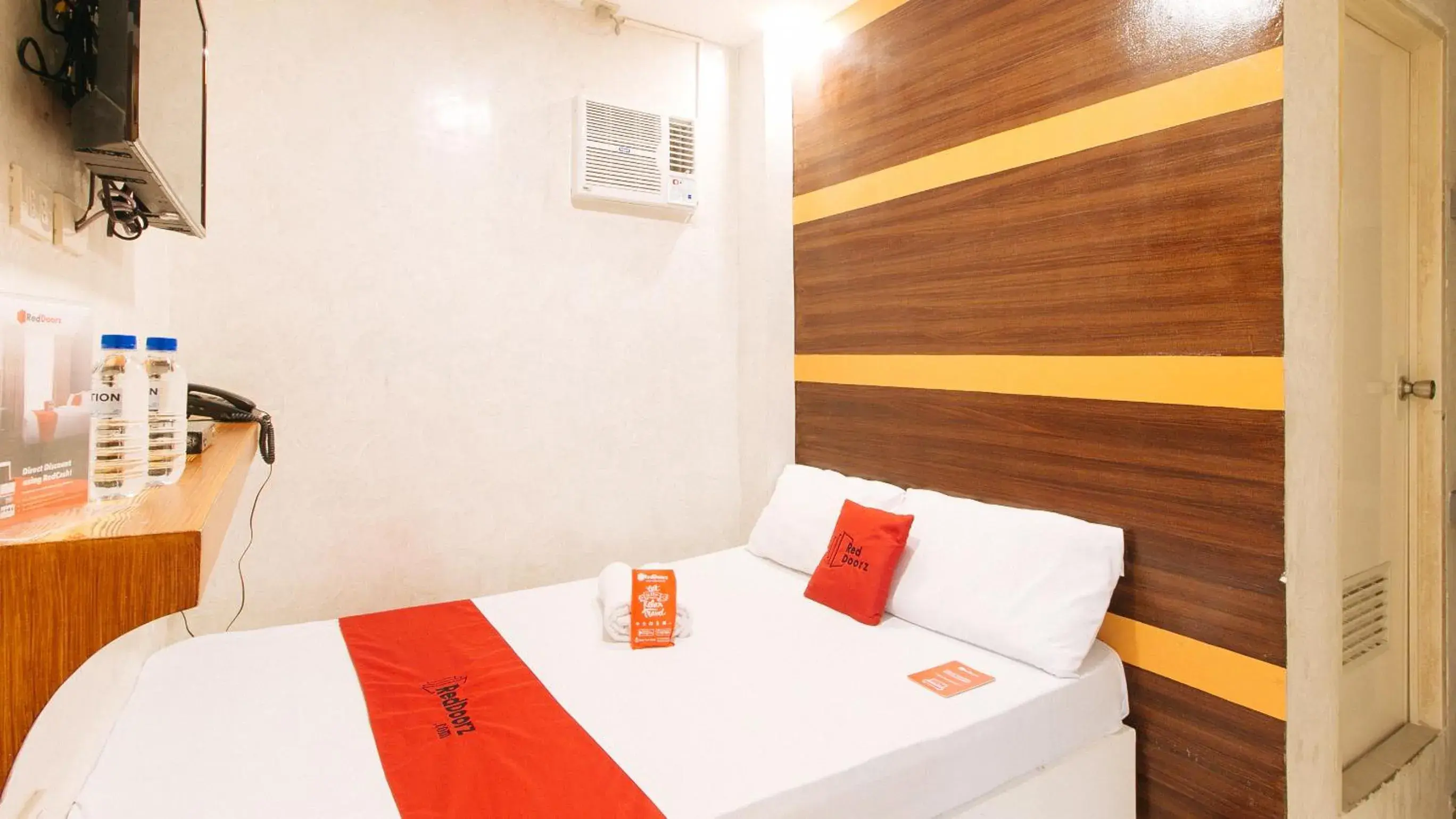 Standard Double Room in RedDoorz @ PIY Margal Sampaloc Manila Standard Double Room in RedDoorz @ PIY Margal Sampaloc Manila