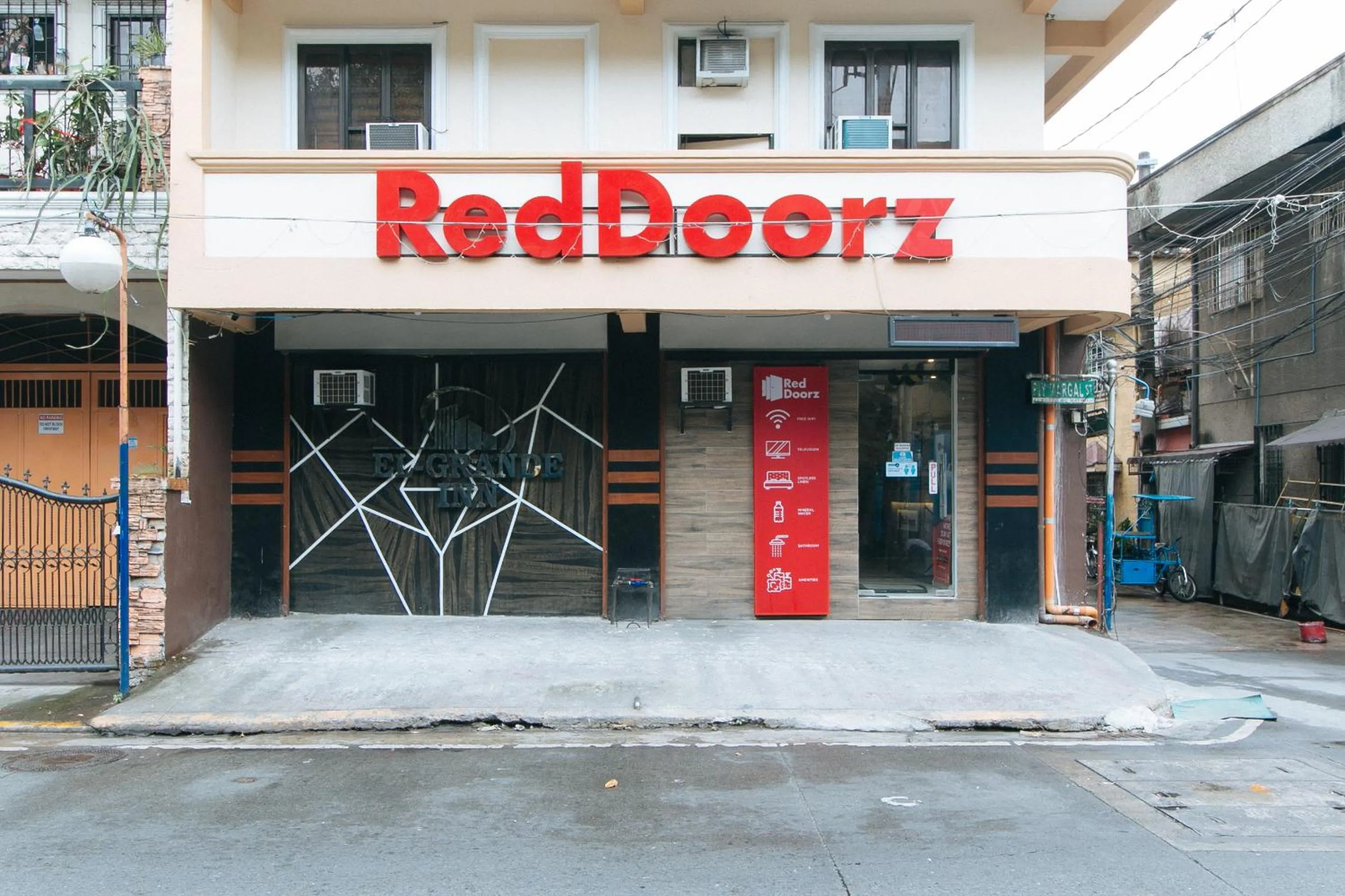 Property logo or sign in RedDoorz @ PIY Margal Sampaloc Manila