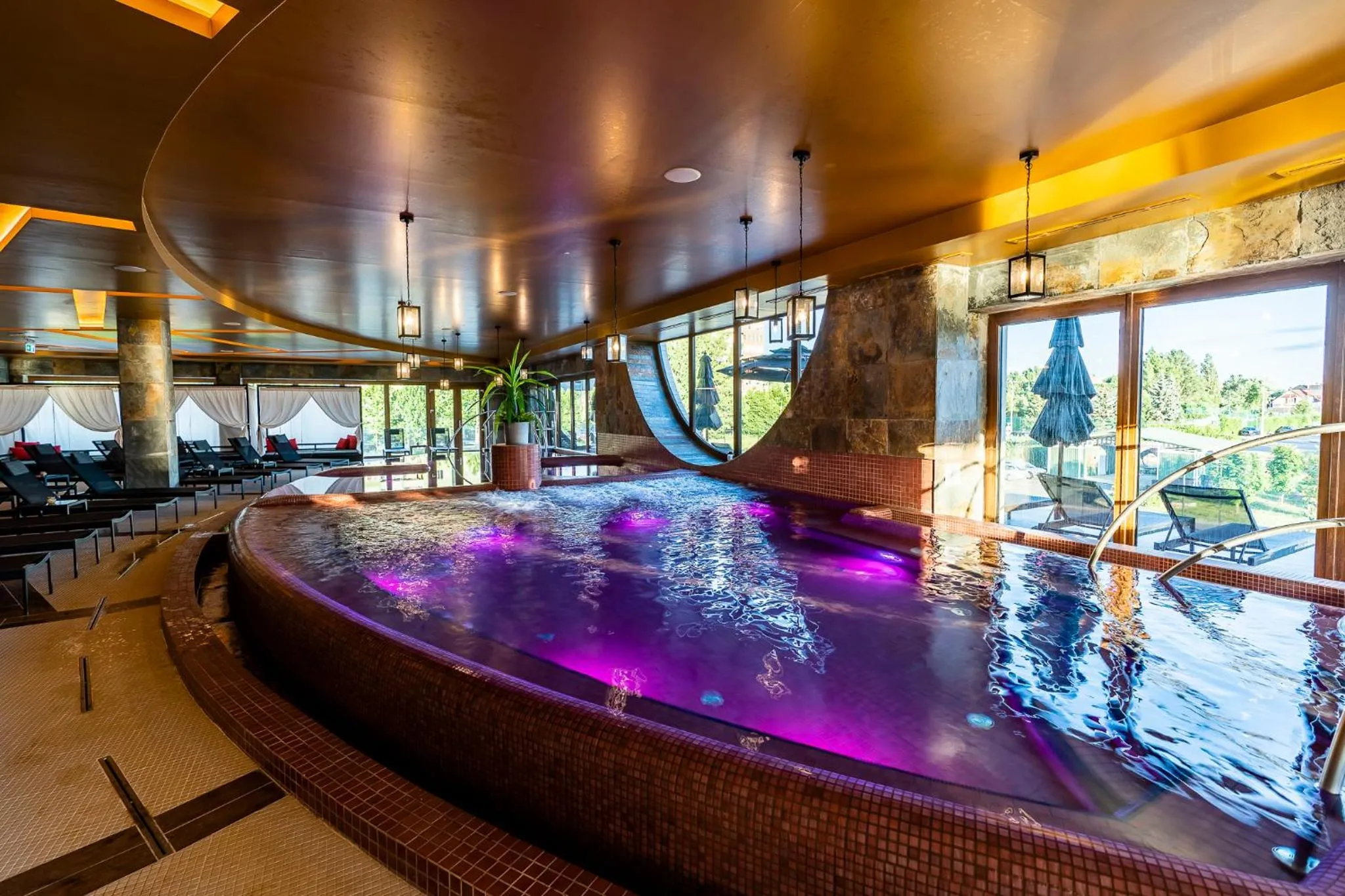 Hot Tub in Allure Healthy Hotel & Spa