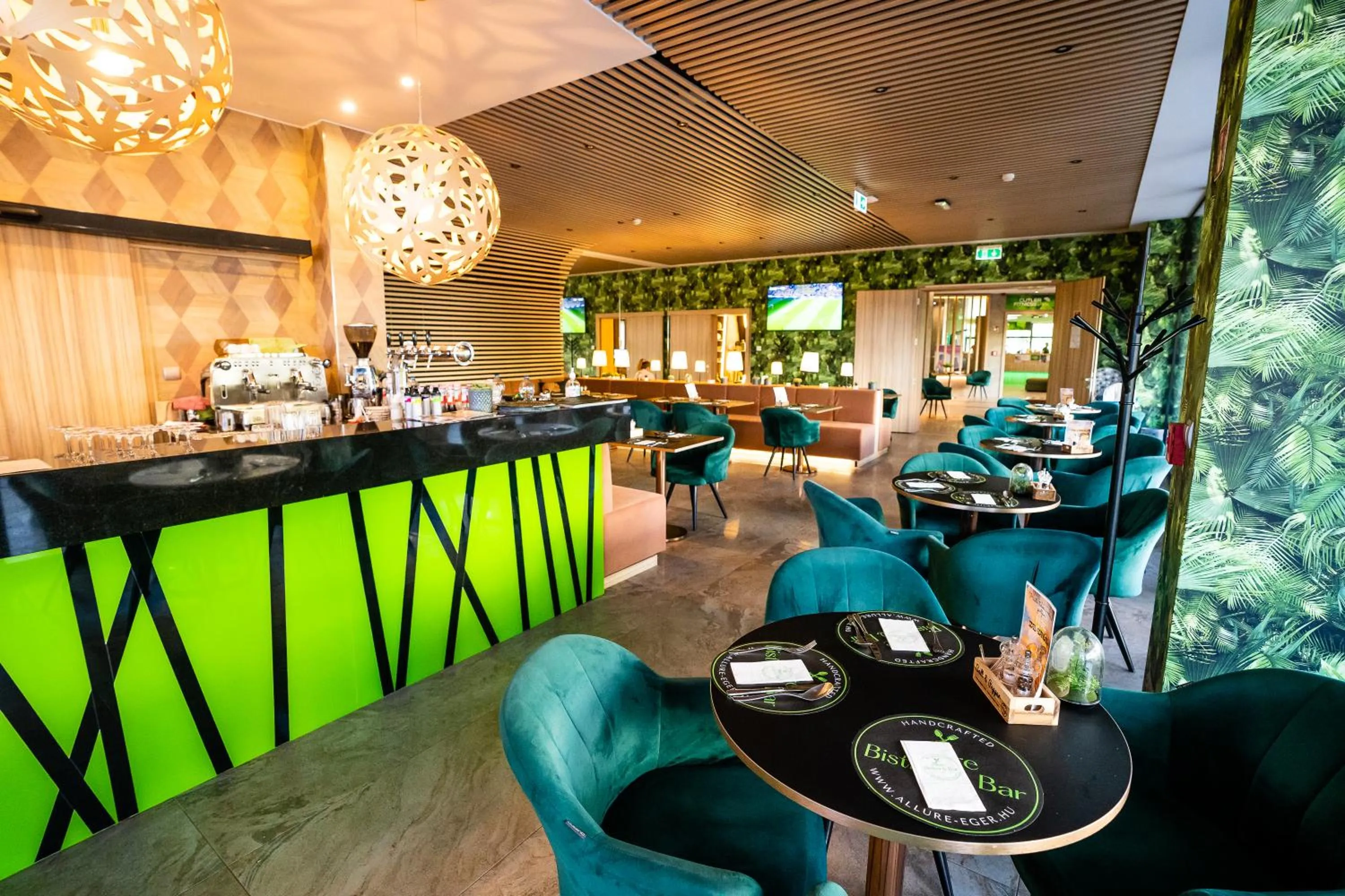 Restaurant/places to eat in Allure Healthy Hotel & Spa