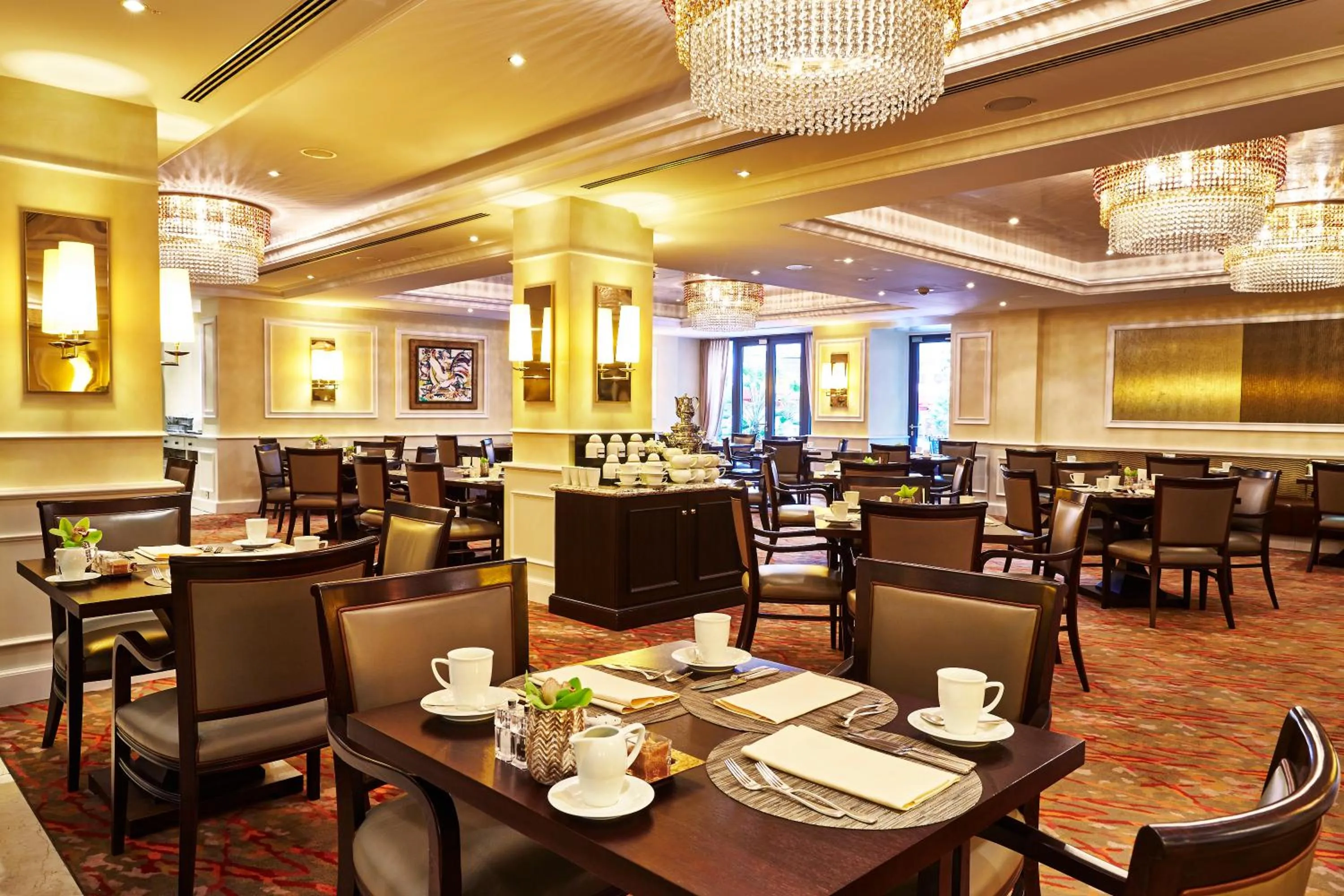 Restaurant/places to eat in Steigenberger Icon Frankfurter Hof