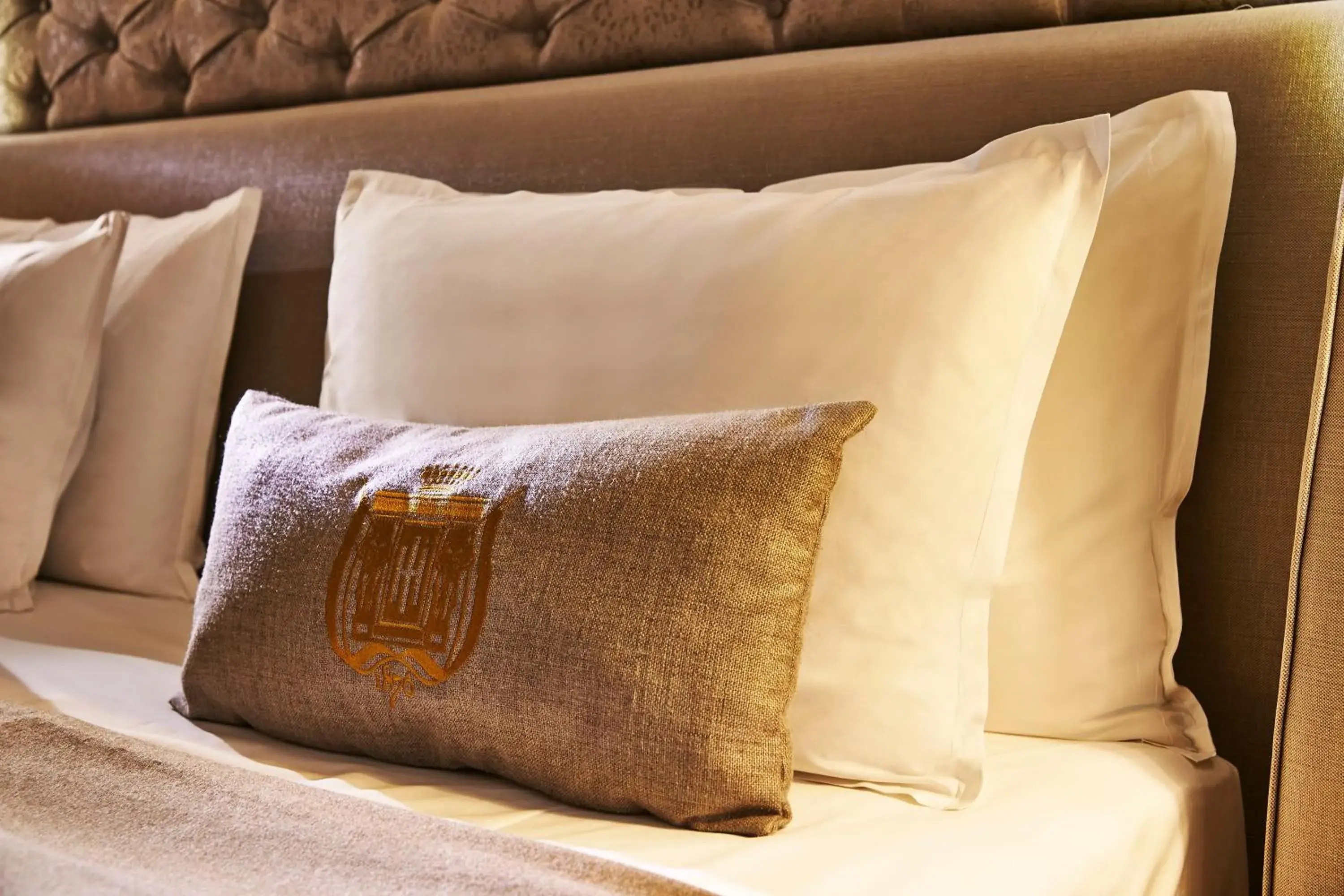 Grand Deluxe Double Room in Steigenberger Icon Frankfurter Hof Grand Deluxe Double Room in Steigenberger Icon Frankfurter Hof